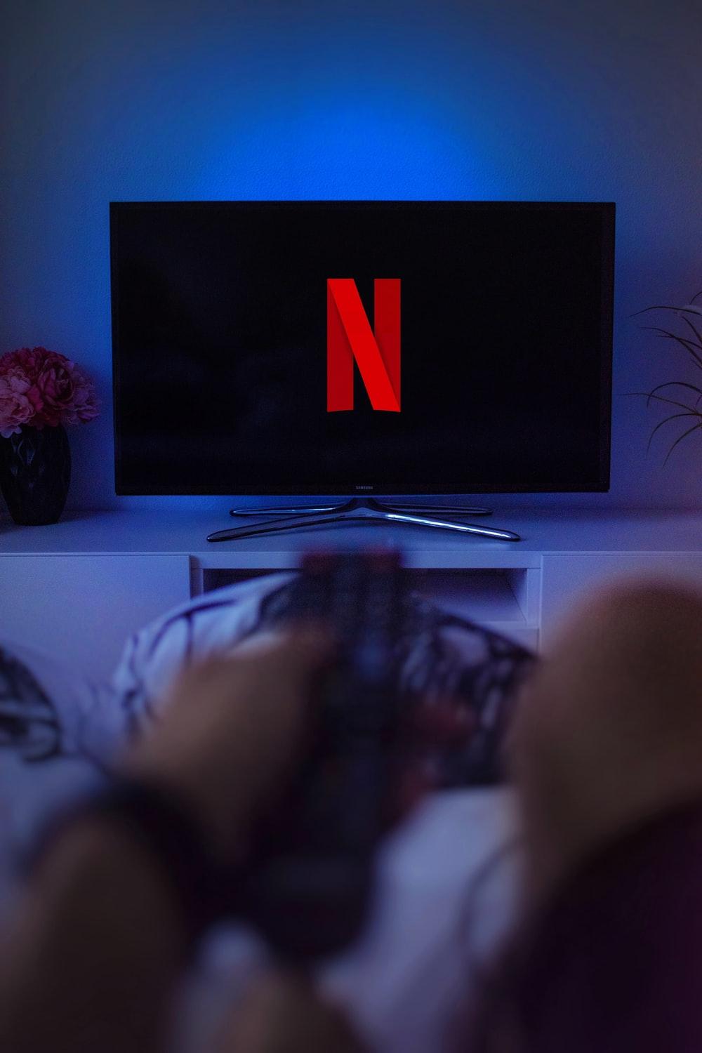 1000x1500 Watching Netflix Picture. Download Free Image