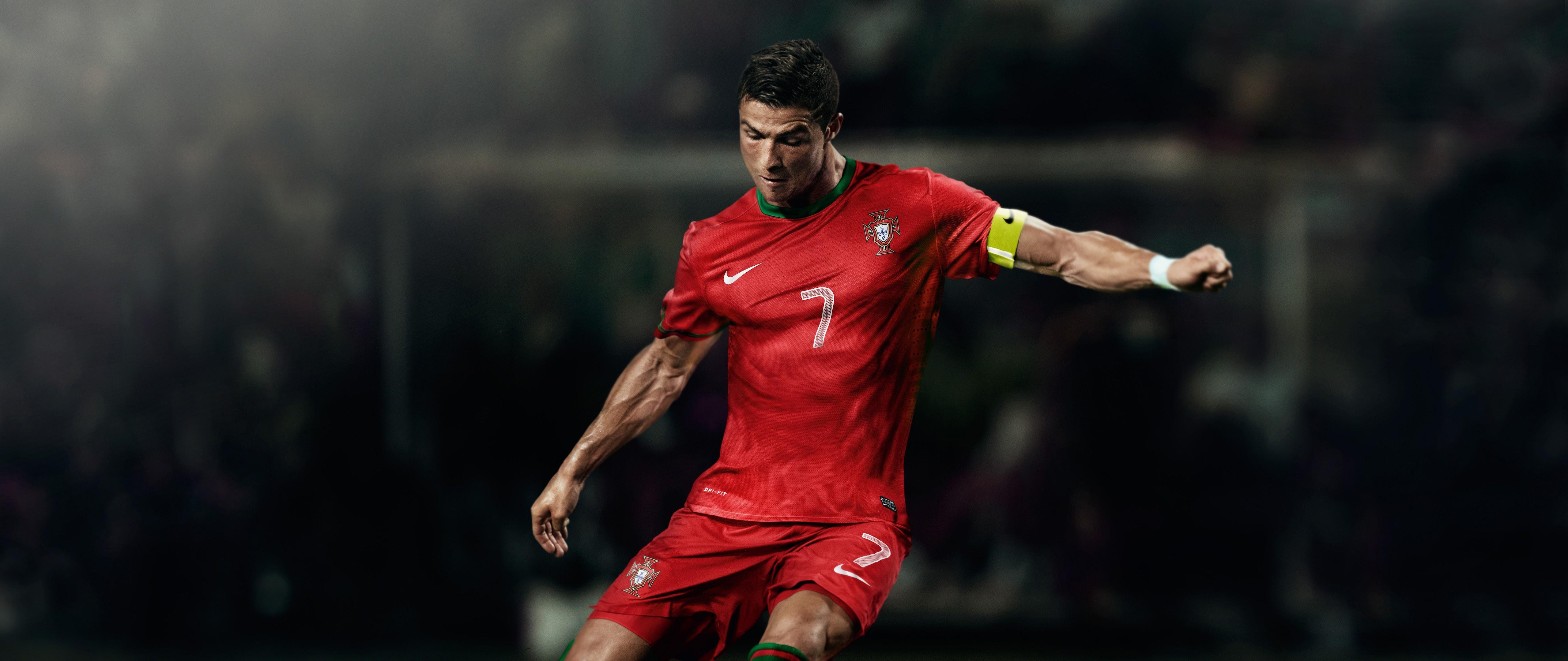 5120x2160 Cristiano Ronaldo Football 8K Wallpaper