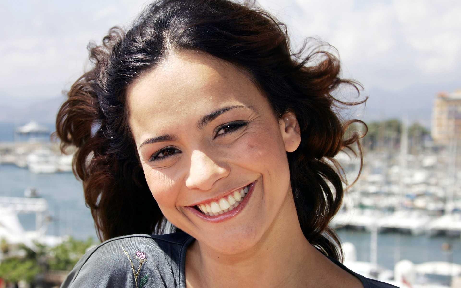 Alice Braga Wallpapers - Top Free Alice Braga Backgrounds - WallpaperAccess