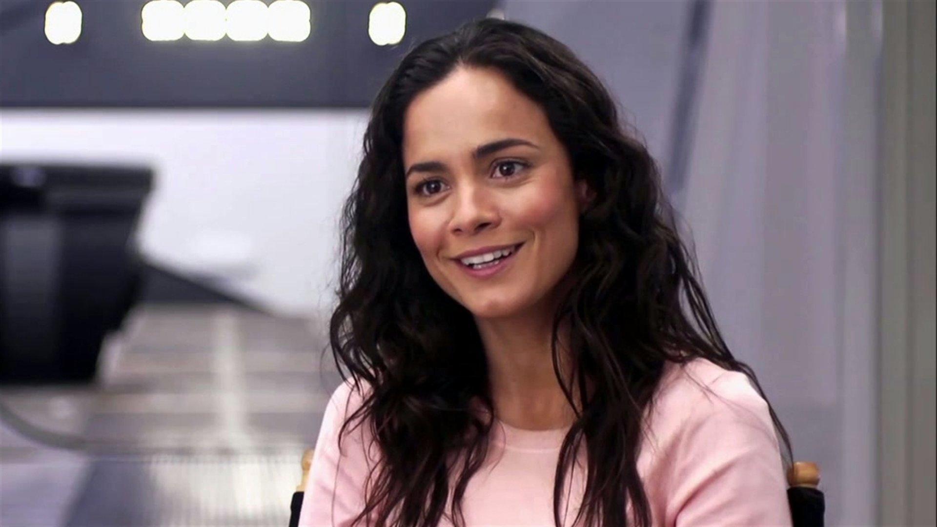 Alice Braga Wallpapers - Top Free Alice Braga Backgrounds - WallpaperAccess