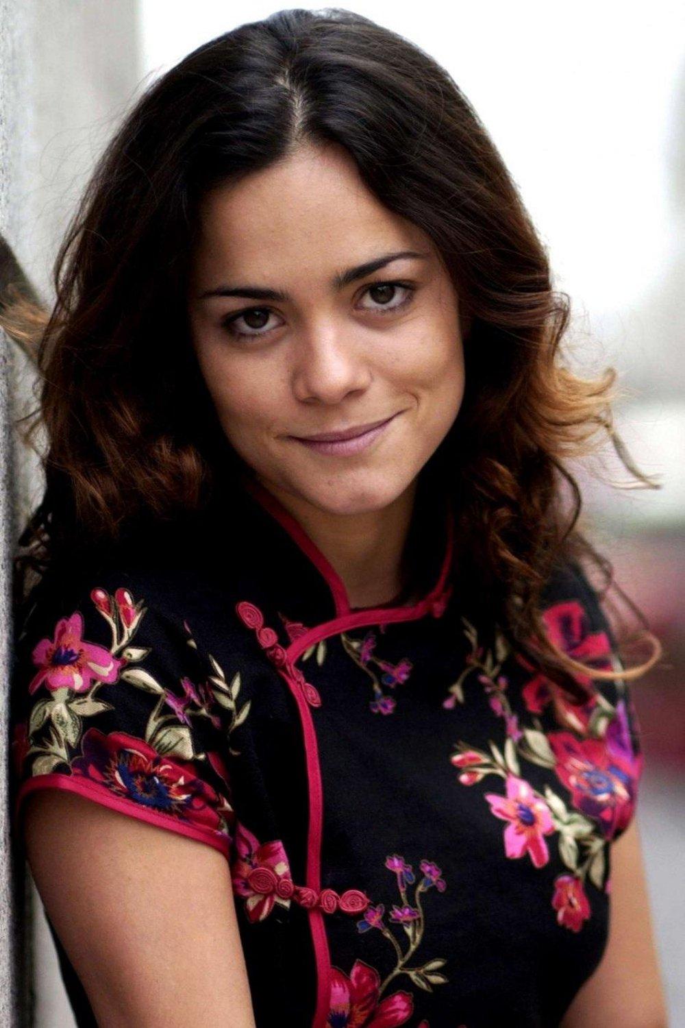 Alice Braga Wallpapers Top Free Alice Braga Backgrounds WallpaperAccess