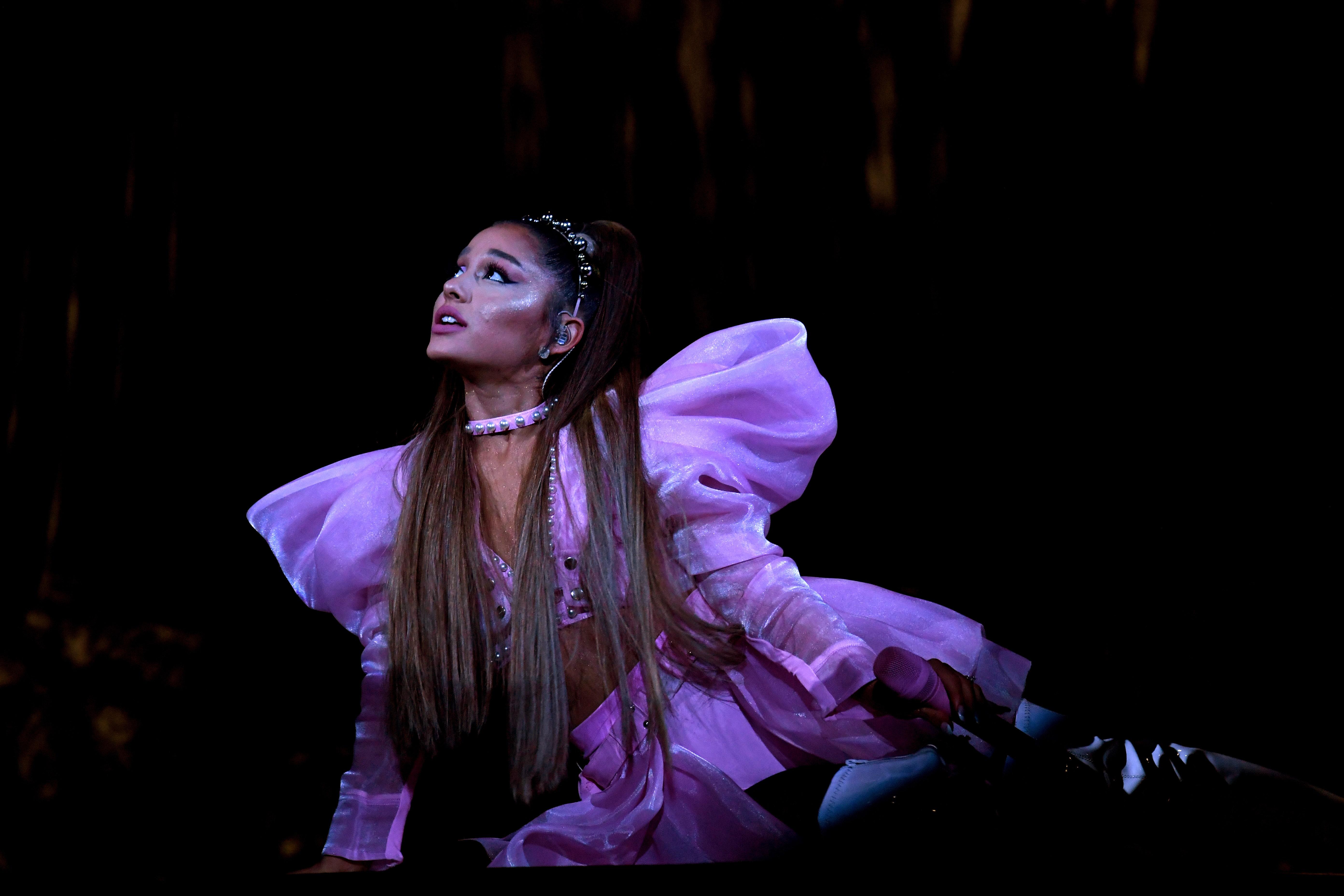 5568x3712 Ariana Grande Wrote a Heartfelt Letter Explaining Why She Cried During a Recent Concert