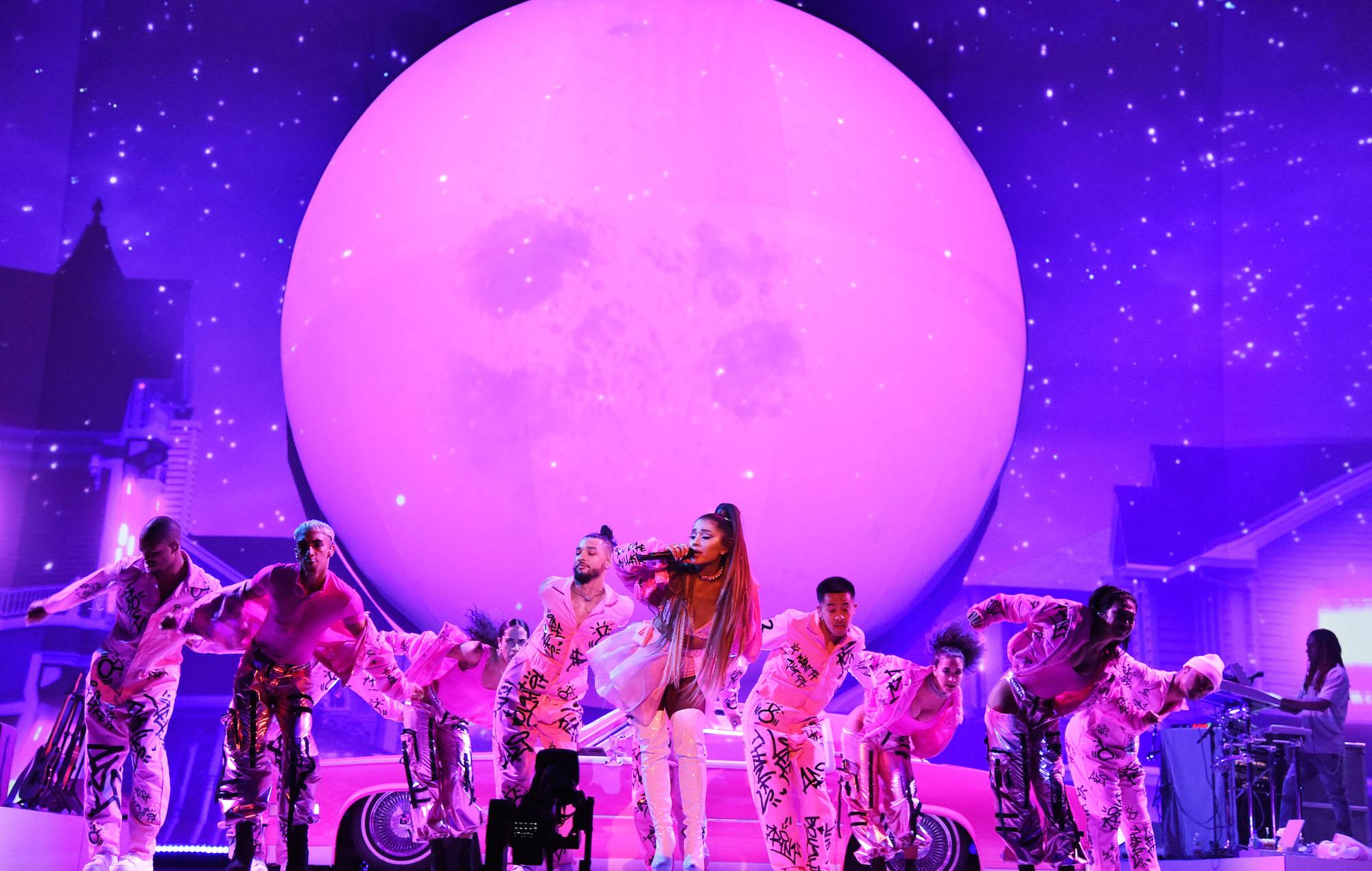 2000x1270 Ariana Grande kicks off Sweetener World Tour in New York