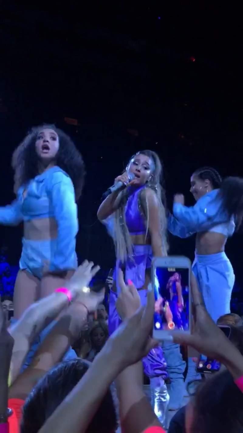 800x1422 Centre Bell, section Admission Générale Grande tour: Sweetener World Tour, Shared Anonymously