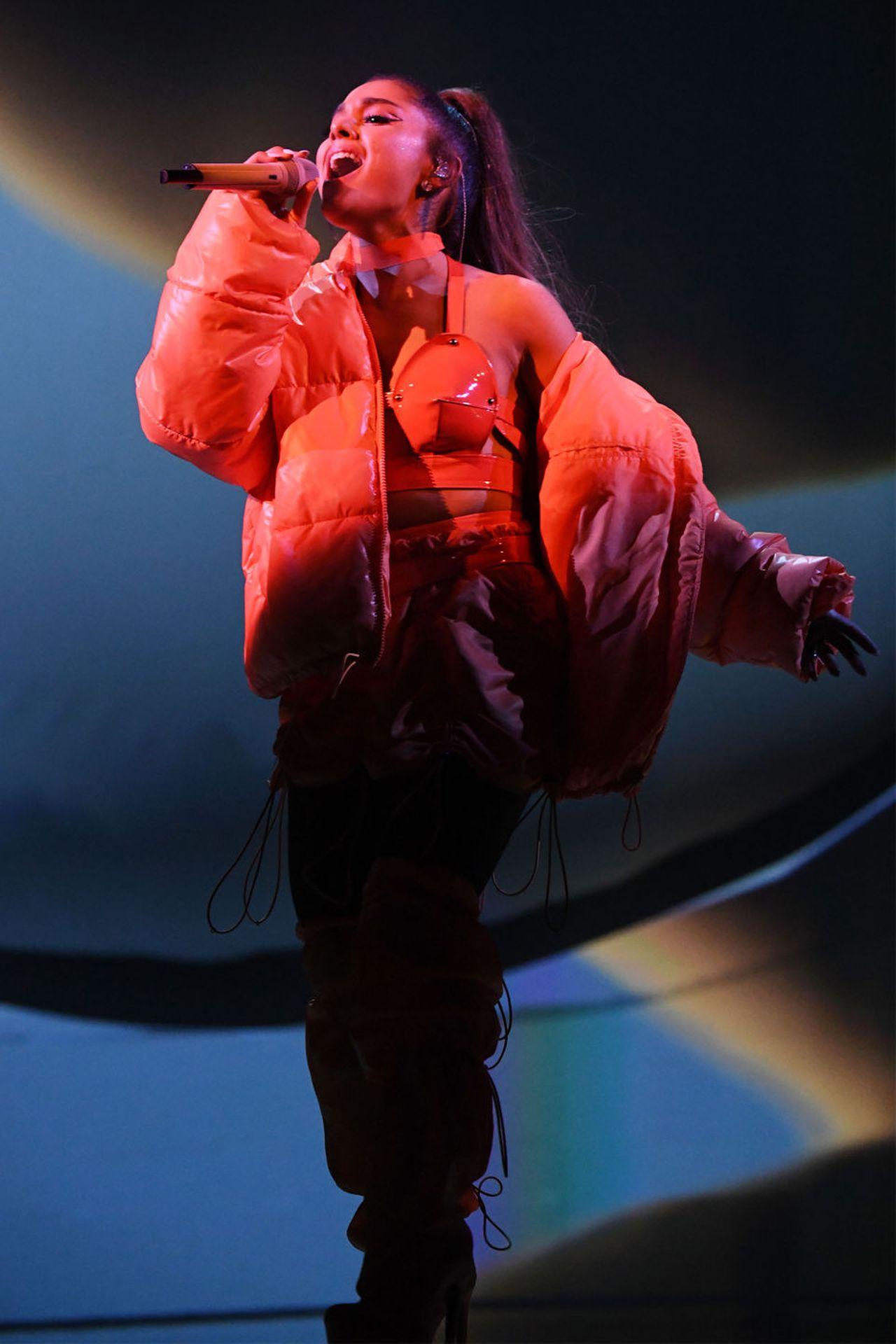 1280x1920 Ariana Grande's scorching new concert tour is surprisingly streamlined: review