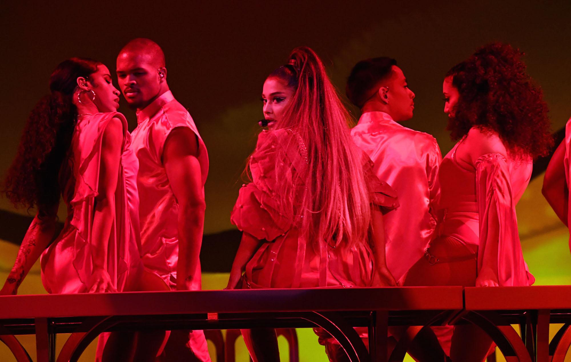 2000x1270 Ariana Grande kicks off Sweetener World Tour in New York