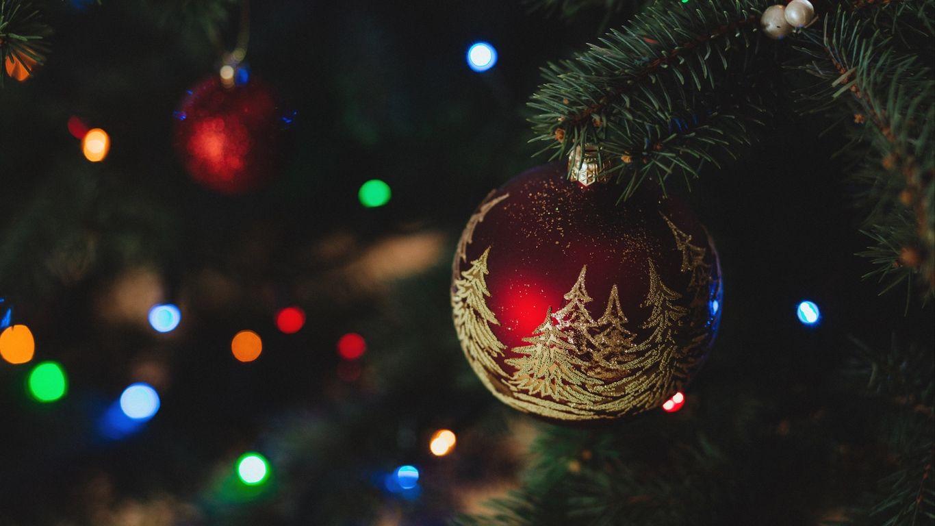 1366x768 Download wallpaper 1366x768 christmas decorations, new year