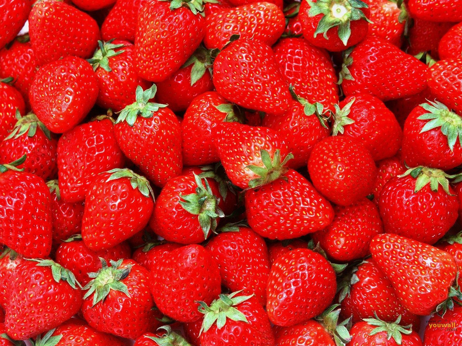 1600x1200 Strawberry Desktop Wallpaper