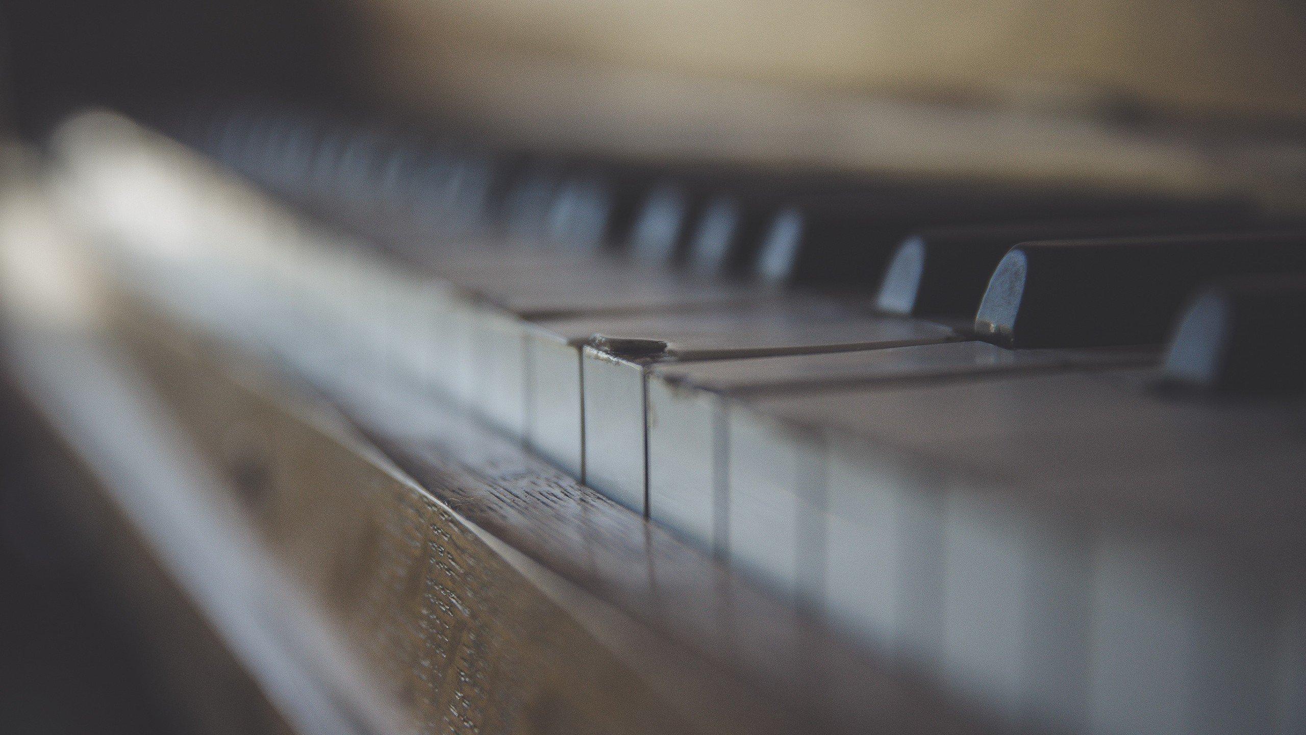 2560x1440 piano, Old, Broken HD Wallpaper / Desktop and Mobile Image & Photo