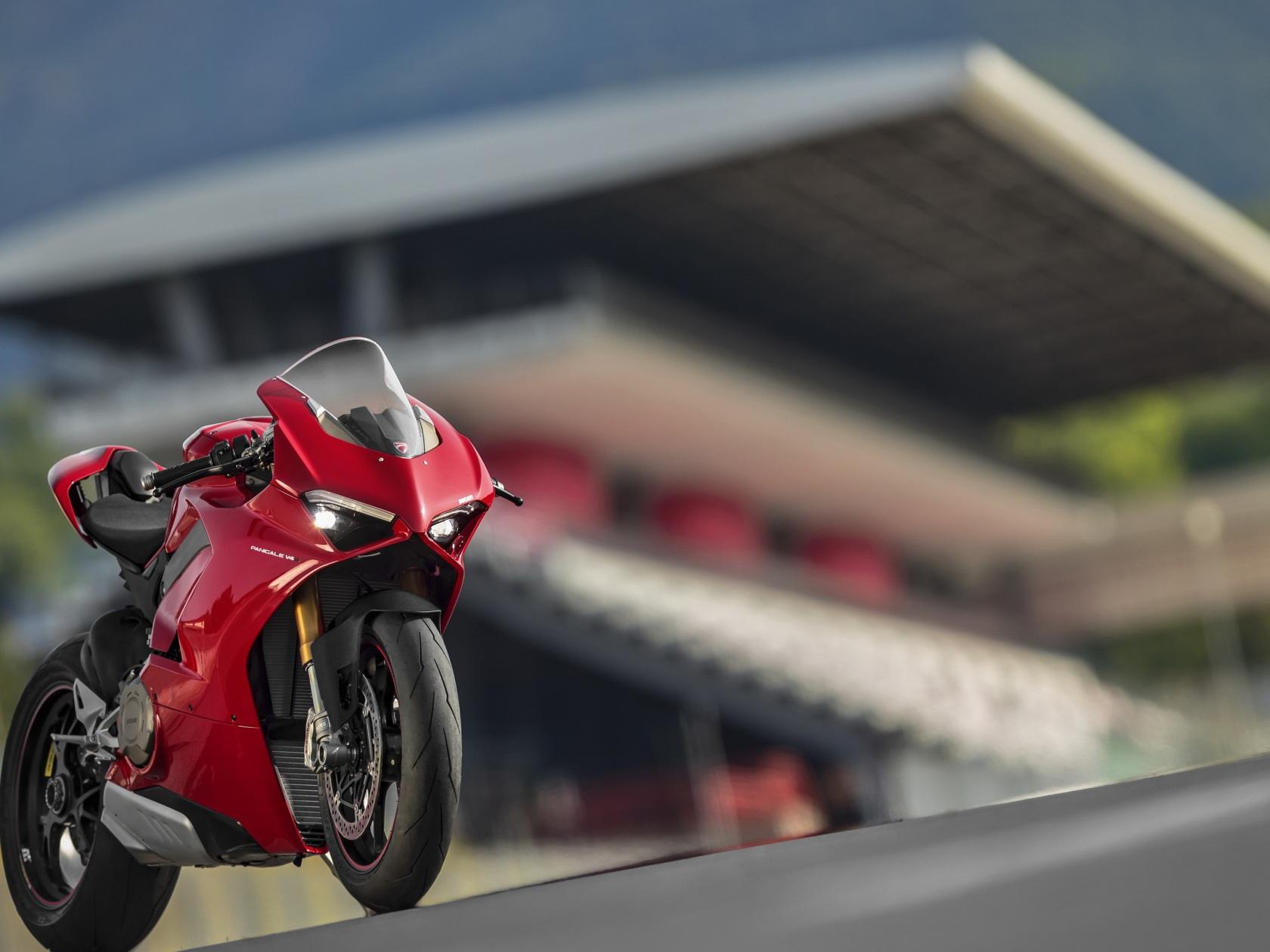 1680x1260 Wallpaper 4k Ducati Panigale V4 S 2018 Wallpaper