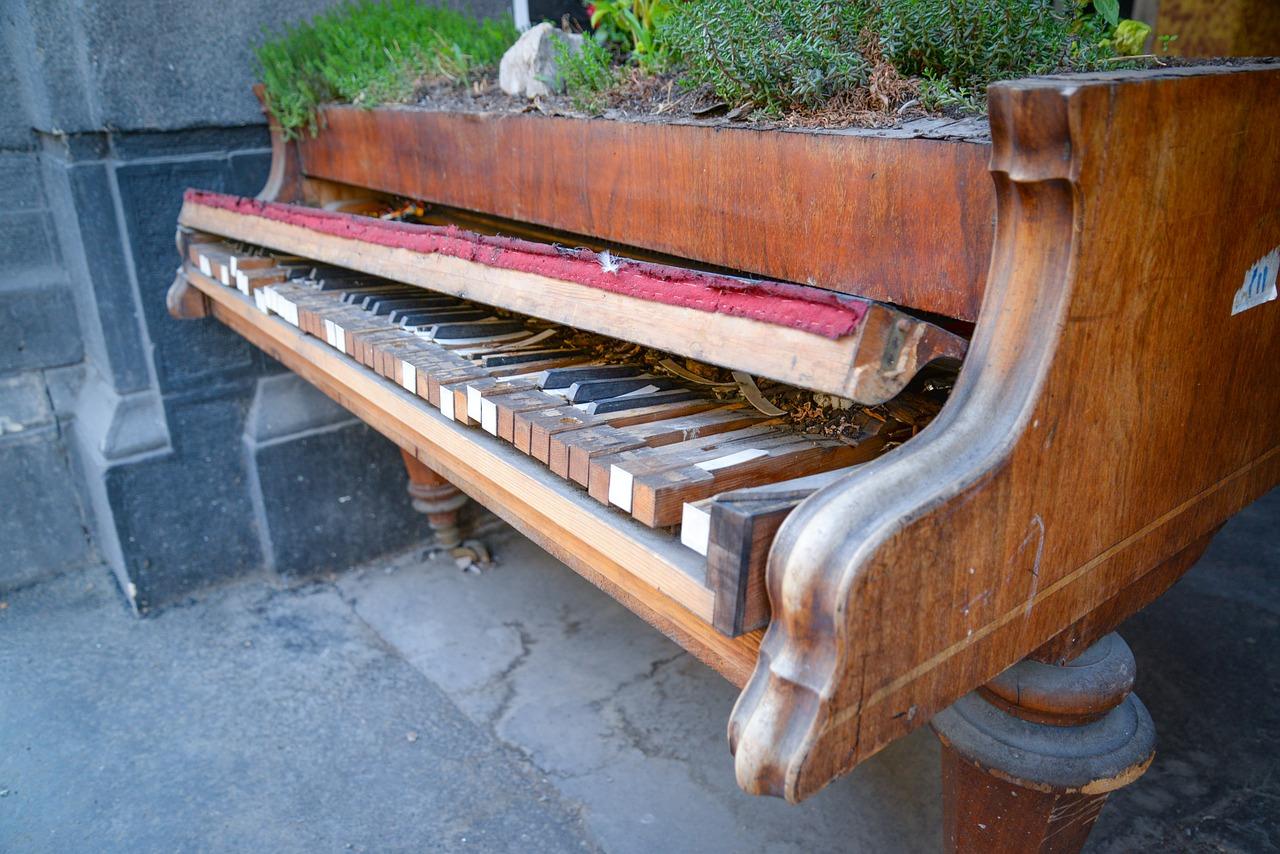 1280x854 Piano Broken Music