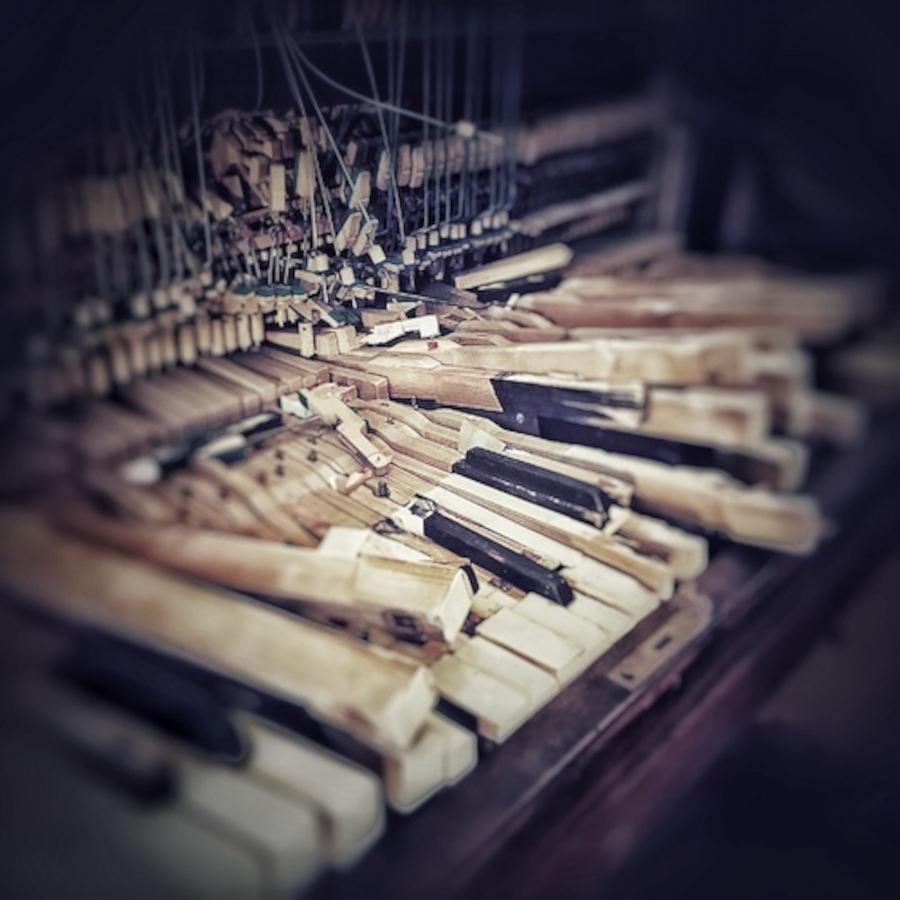 900x900 Drumbox: Broken Piano