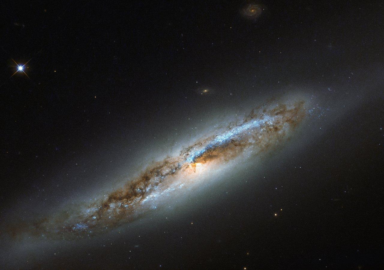 1280x901 Hubble Catches a Transformation in Virgo
