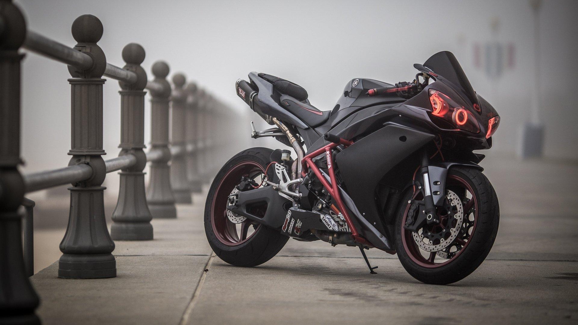 1920x1080 Yamaha R1 Night Runner