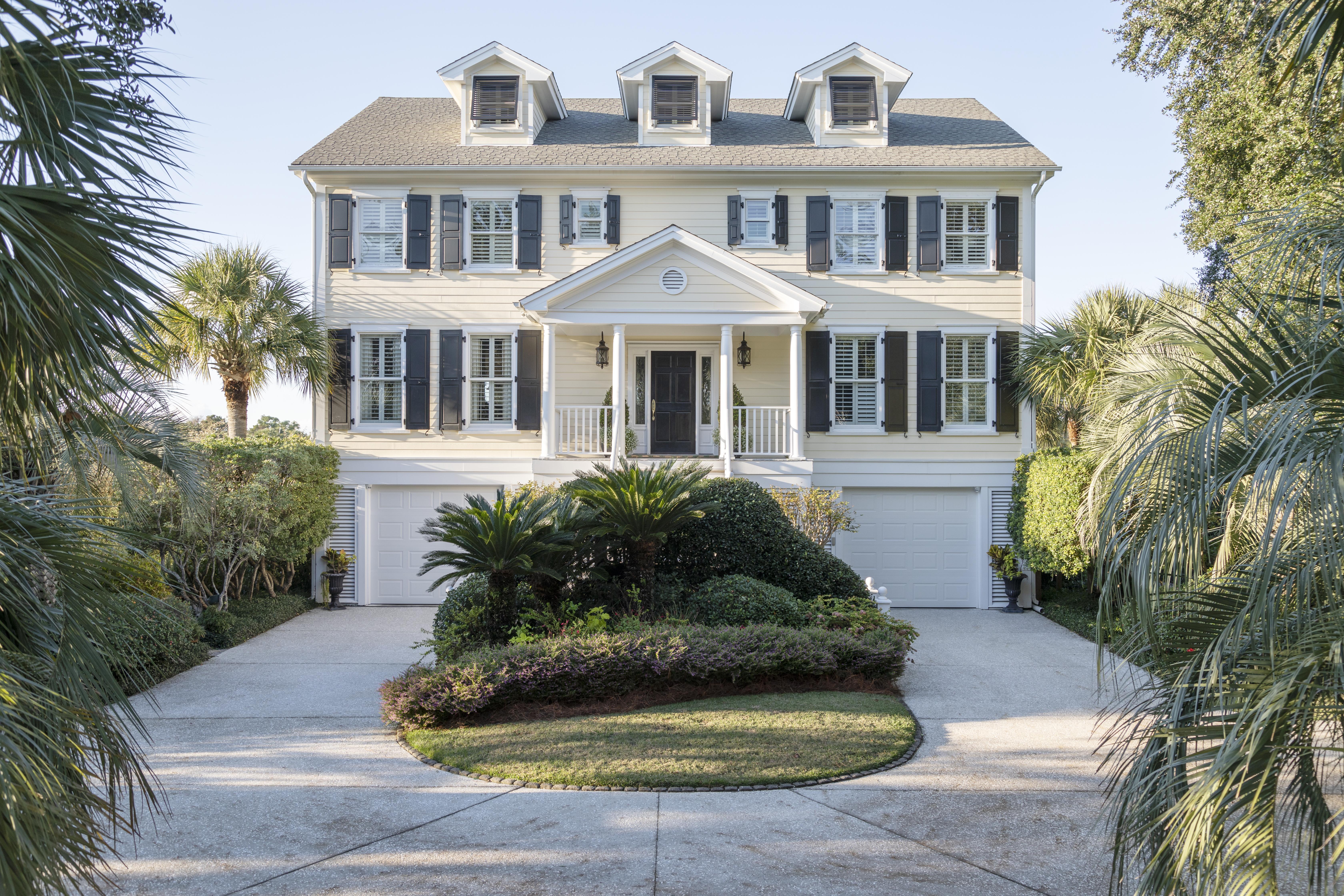 6720x4480 A dark and dated home on the Isle of Palms lightens up