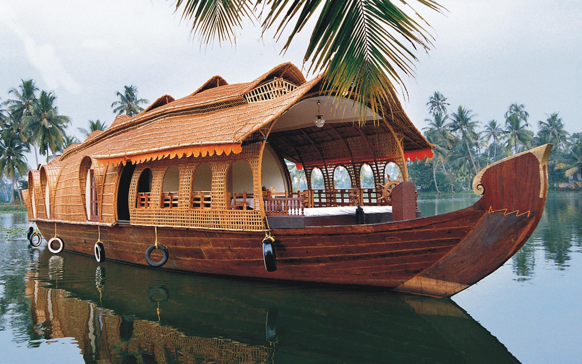 1920x1201 Beautiful Houseboat Wallpaper