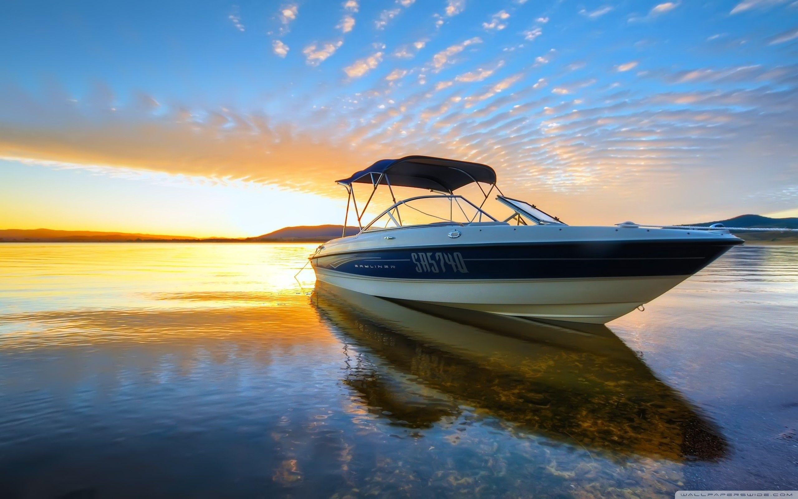 2560x1600 Jet Boat Wallpaper