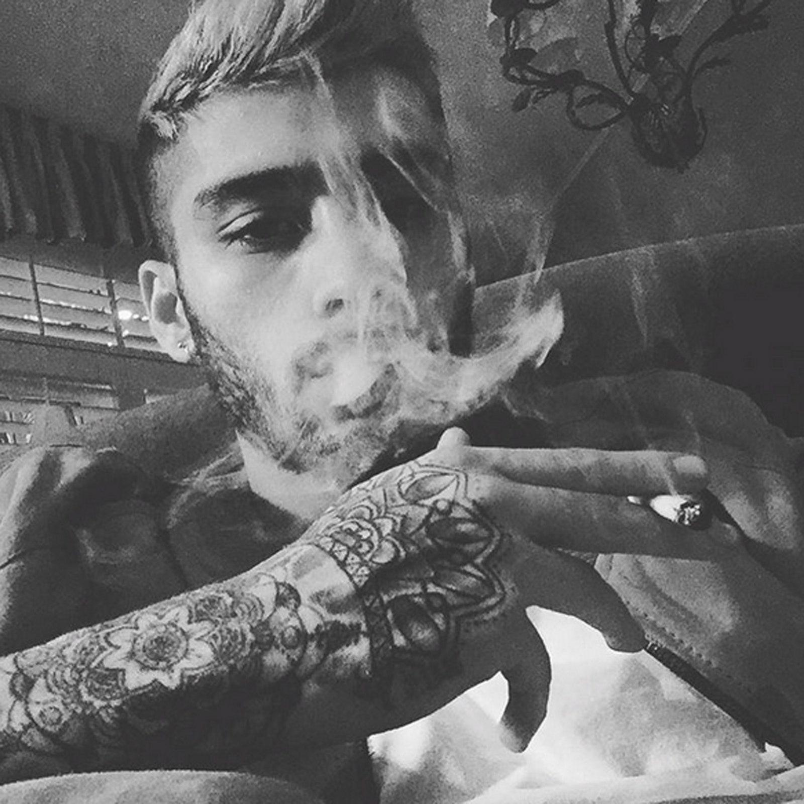 1600x1600 Zayn Malik Smoking Picture on Instagram