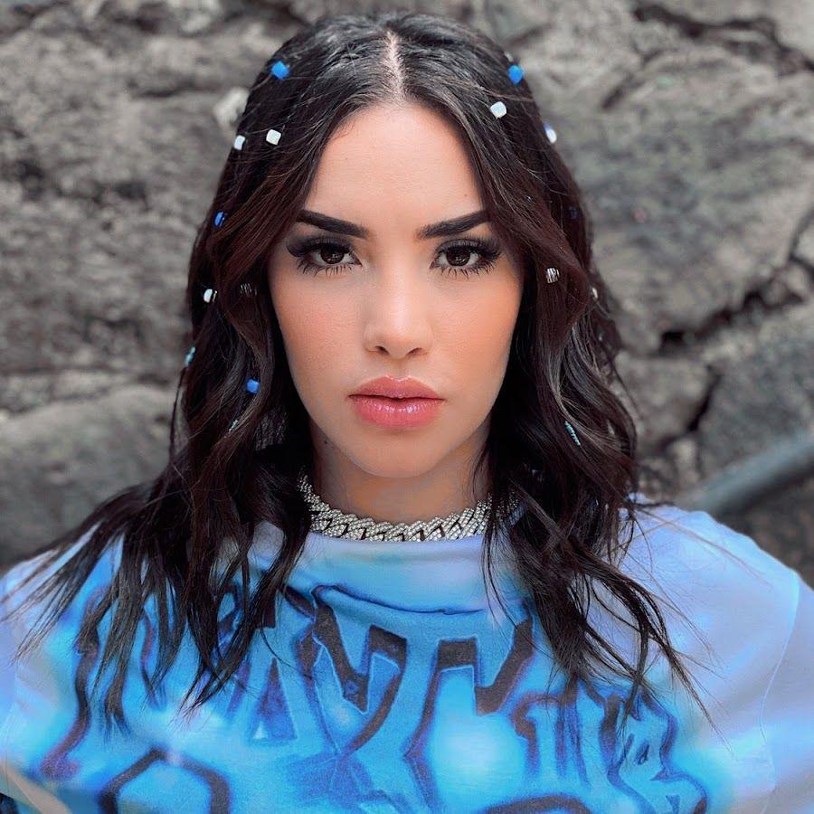 900x900 Kimberly Loaiza Wallpaper