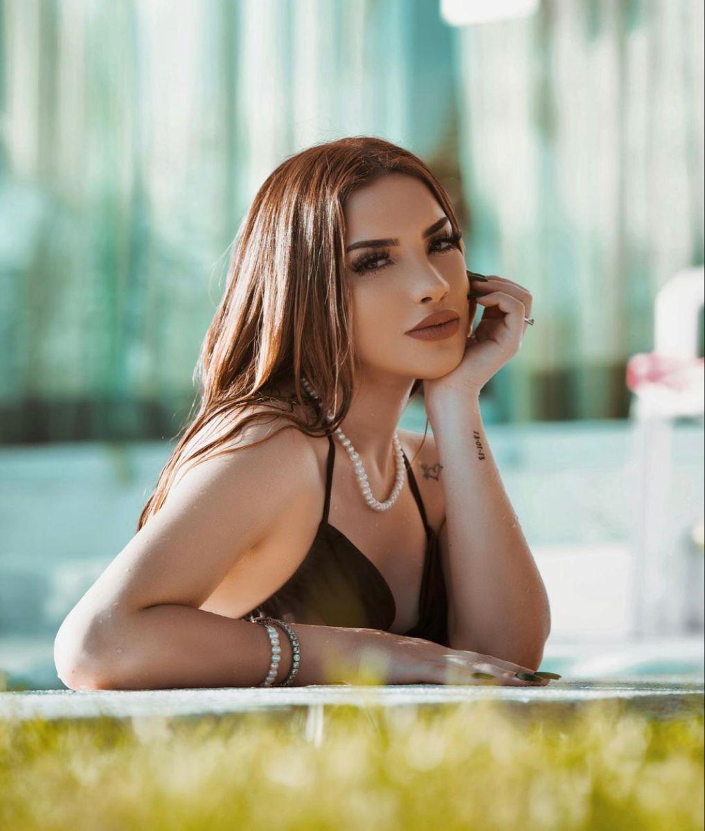 1018x1200 Kim Loaiza Wallpaper