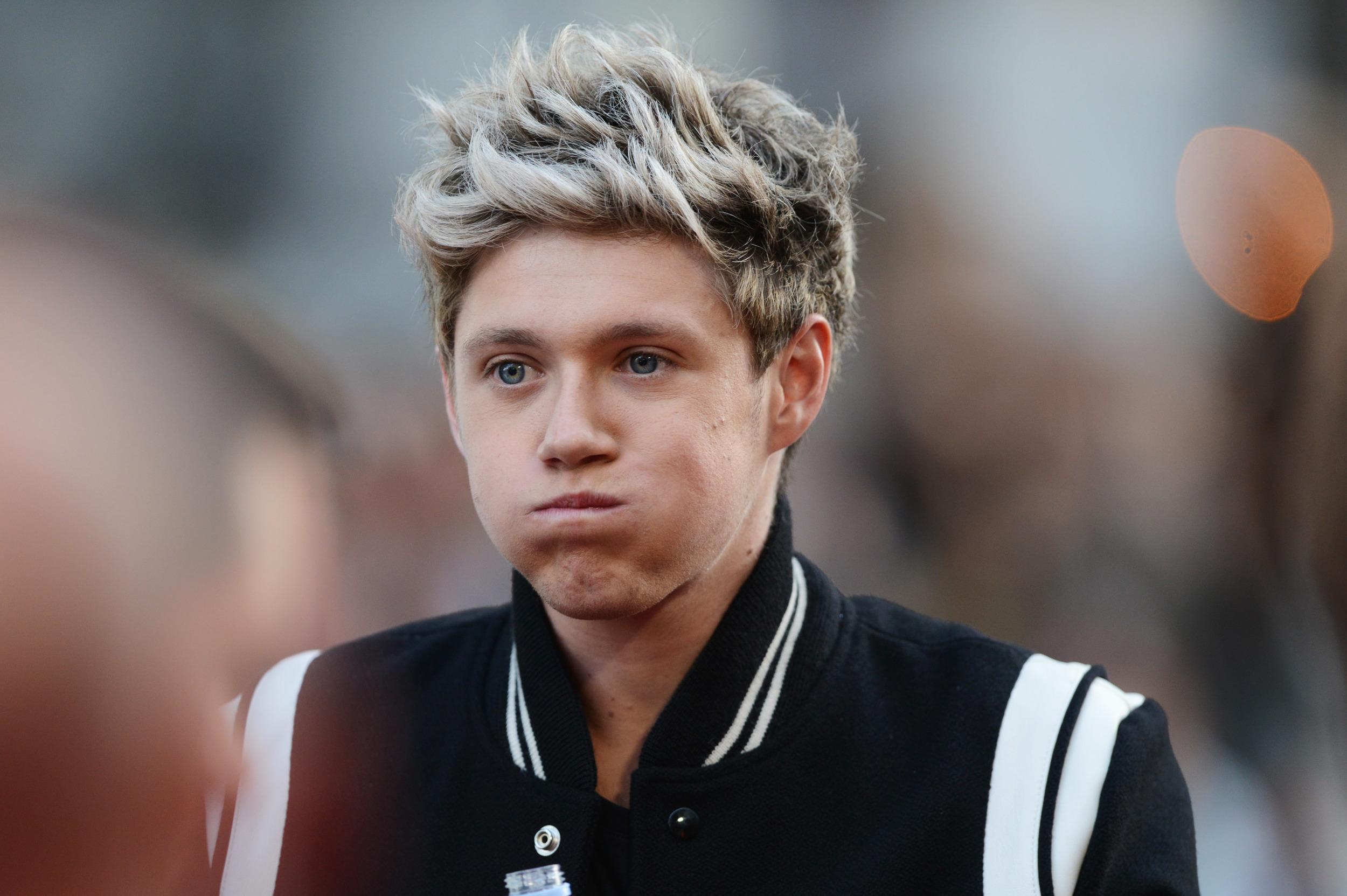 2500x1663 Niall Horan Laptop Wallpaper