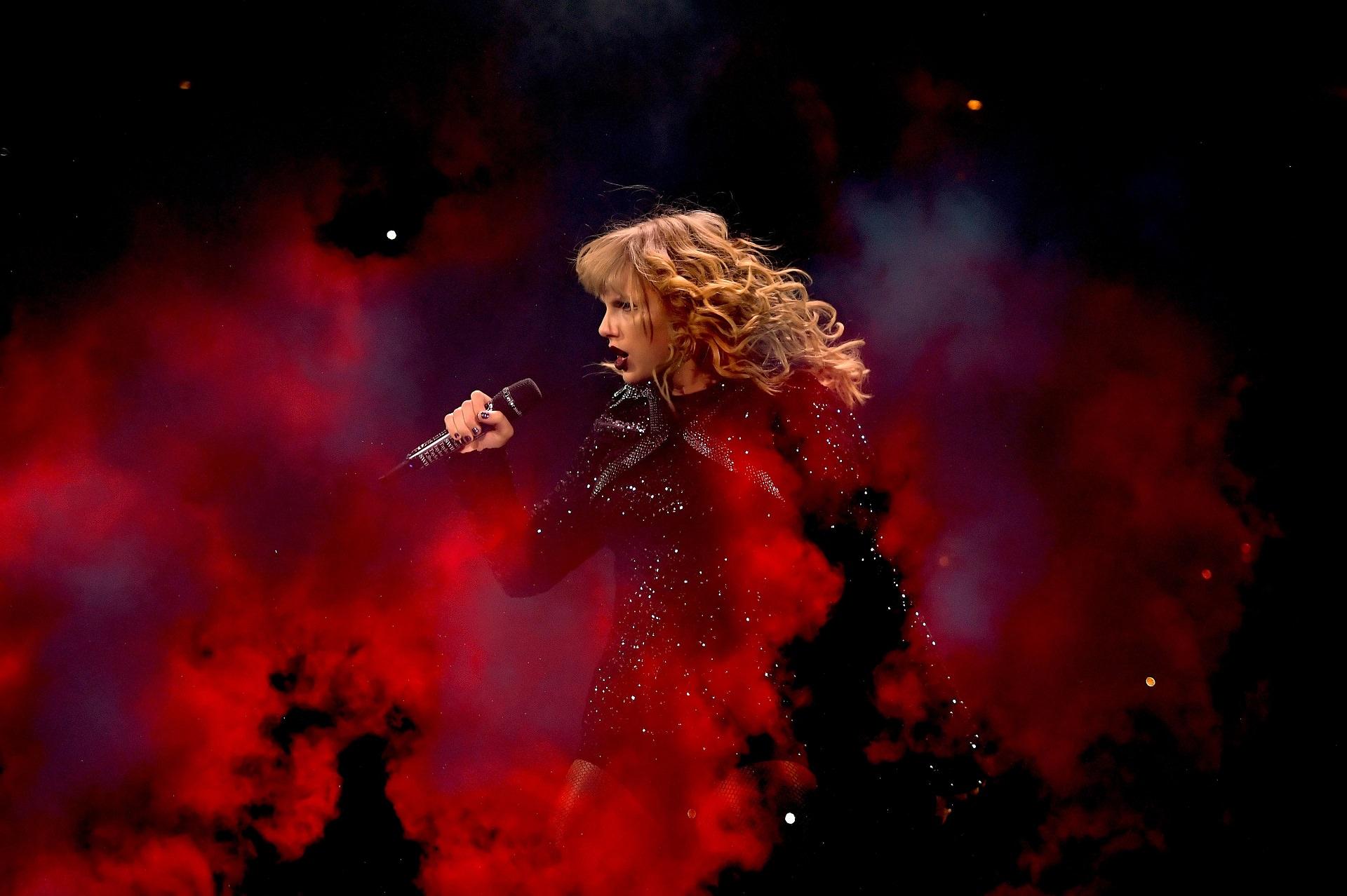 1920x1278 One of the coolest Rep tour pics I've come across. Definitely my new wallpaper