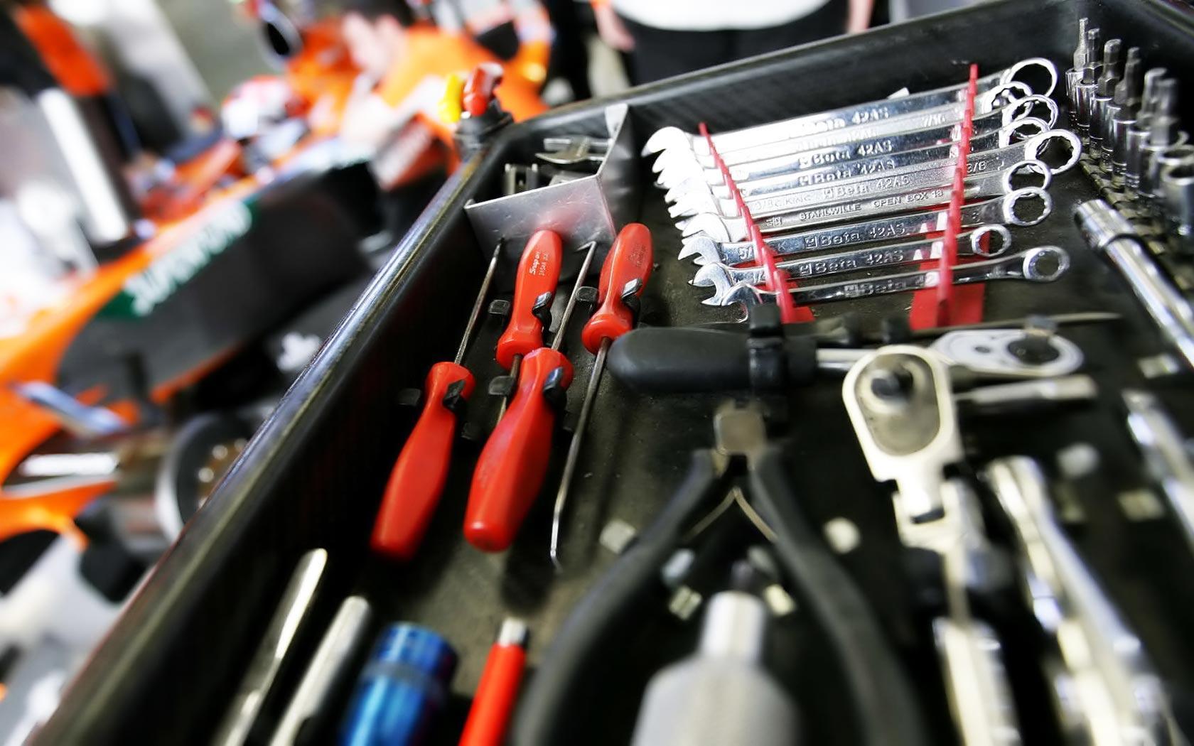 1680x1050 Toolbox Wallpaper