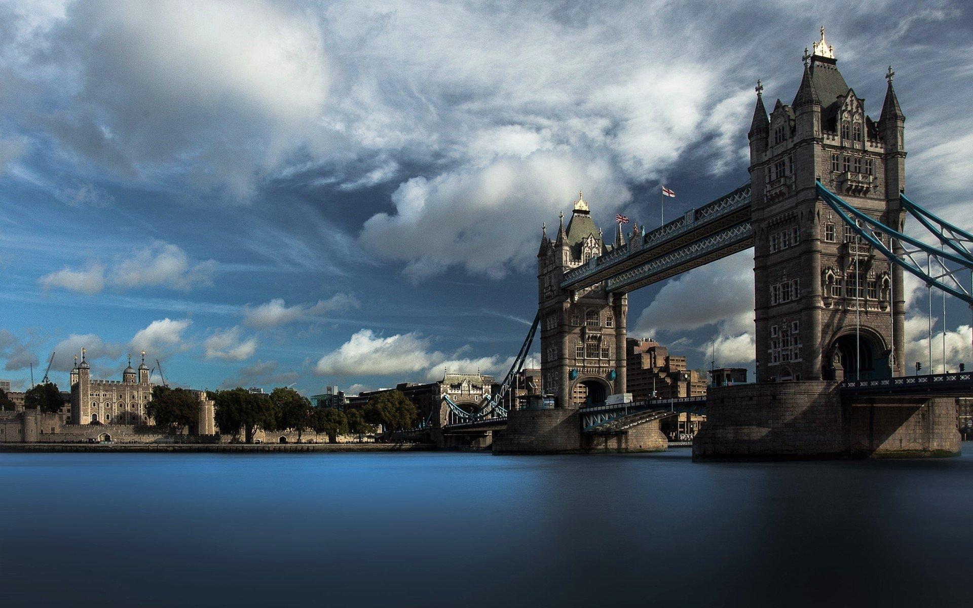 1920x1200 Tower Bridge on Cloudy Day HD Wallpaper