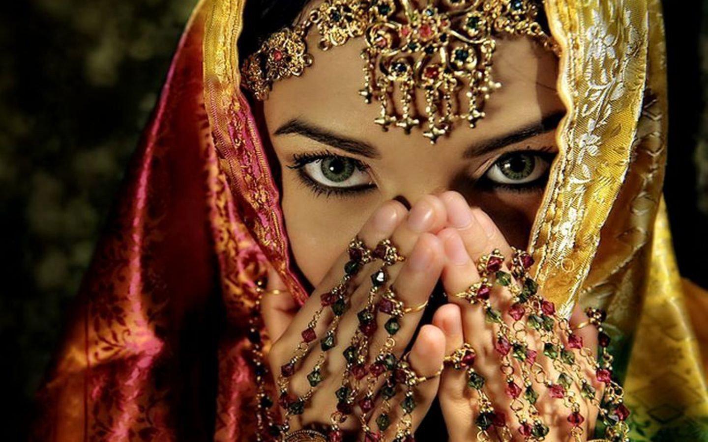 1440x900 Women eyes hijab eastern wallpaperx900