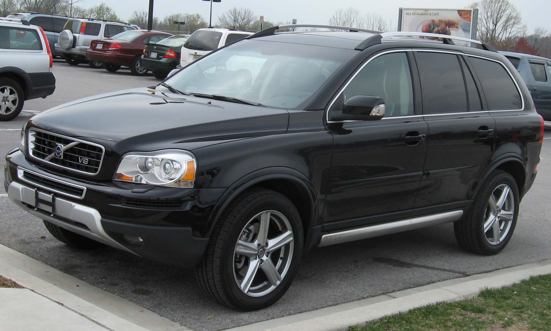 1852x1112 Volvo XC90 and photo