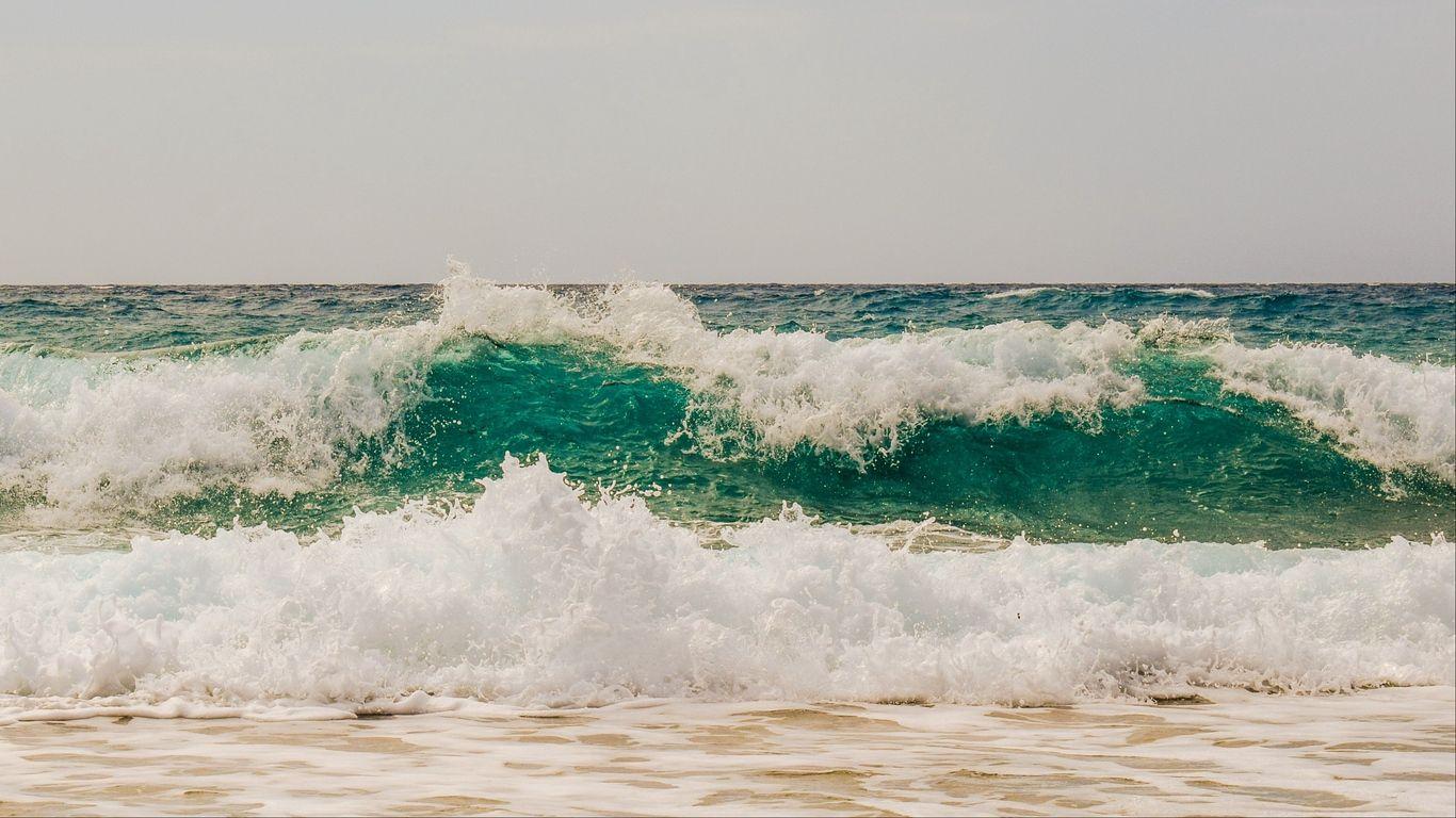 1366x768 Download wallpaper 1366x768 sea, ocean, surf, foam, waves tablet