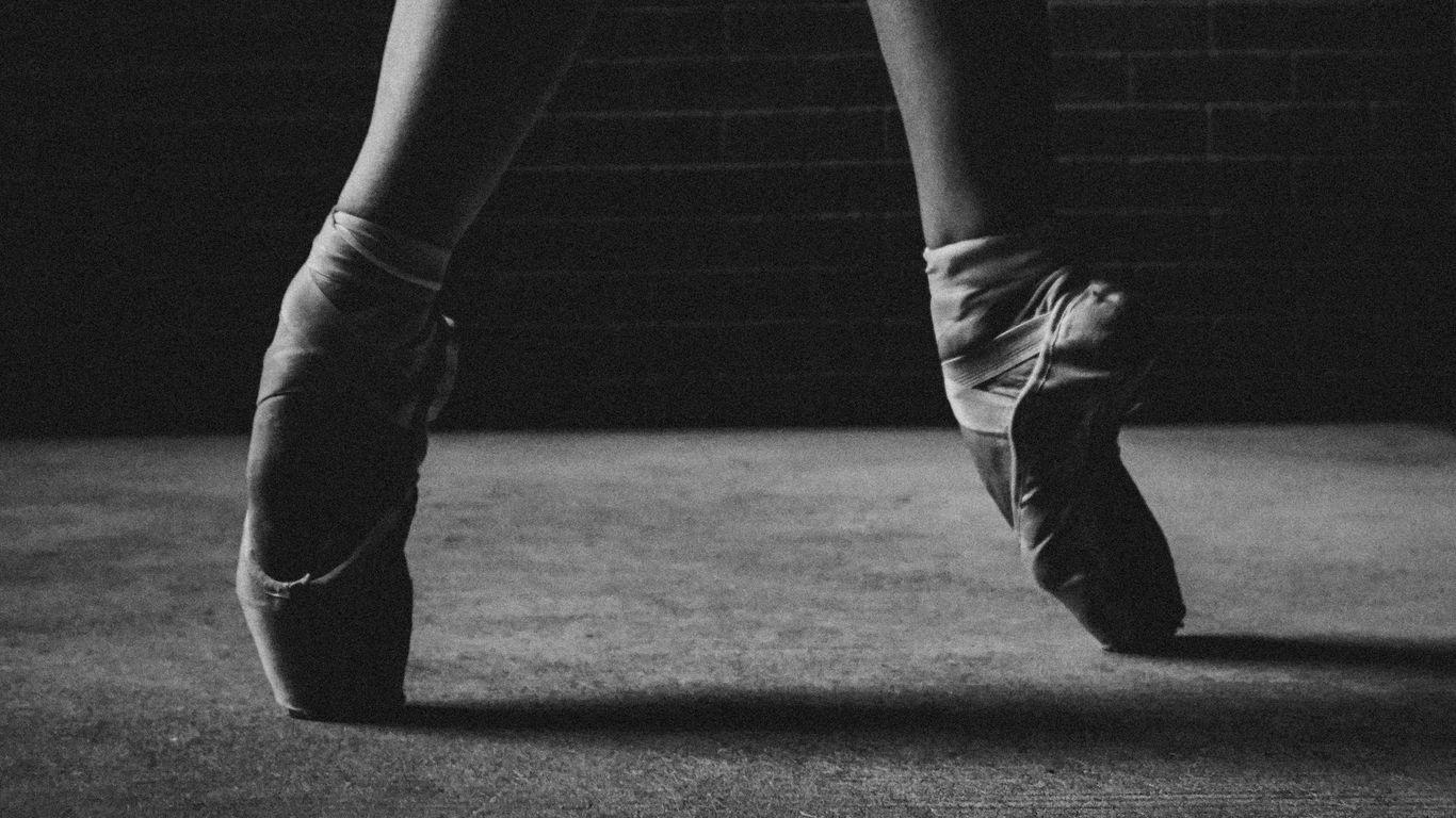 1366x768 Download wallpaper 1366x768 ballerina, pointe shoes, legs, bw, dance tablet, laptop HD background