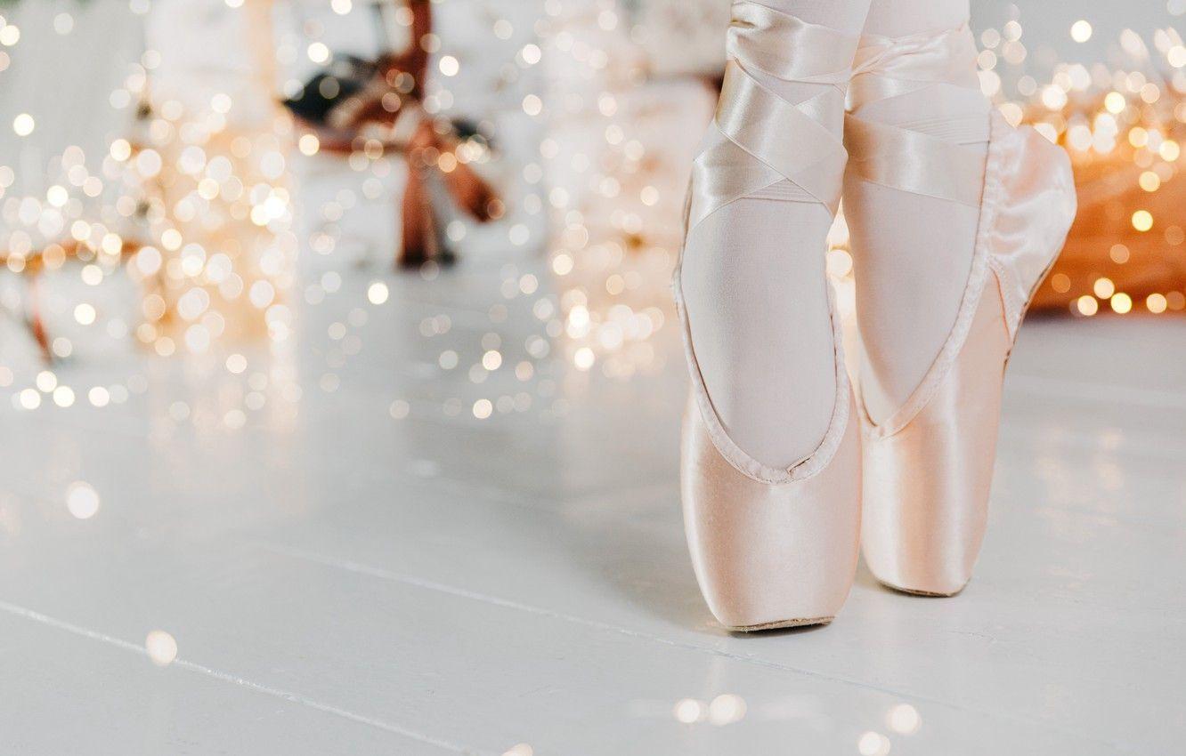 1332x850 Ballerina Shoes Wallpaper
