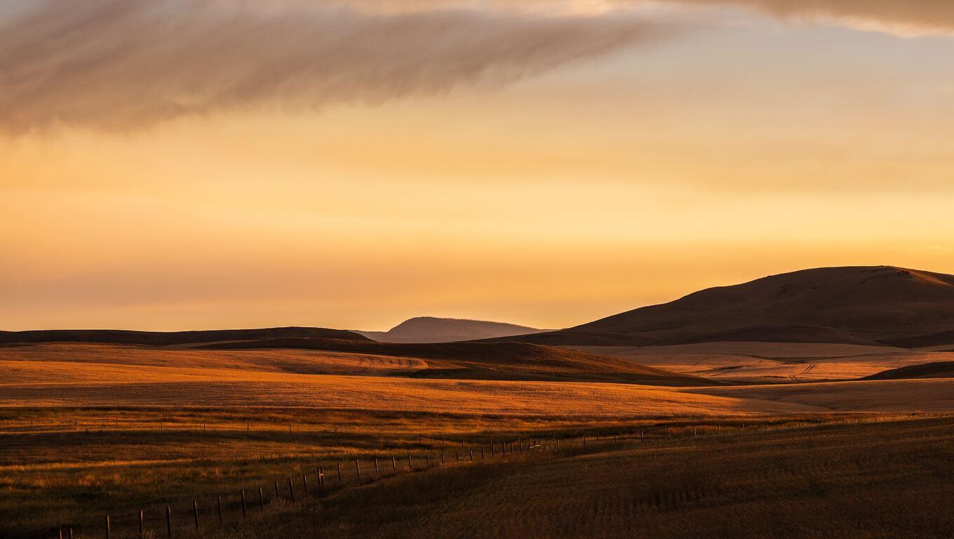 1360x768 Montana Prairie Montana Plain Evening Light Fuji Color Montana Sunset Laptop HD HD 4k Wallpaper, Image, Background, Photo and Picture