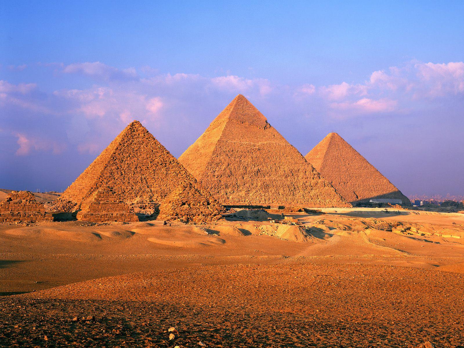 1600x1200 Free download Pyramids of Giza Egypt Wallpaper HD Wallpaper [1600x1200] for your Desktop, Mobile & Tablet. Explore Egypt HD Wallpaper. Egyptian Wallpaper, Egyptian Wallpaper for Home, Egyptian Wallpaper for Walls