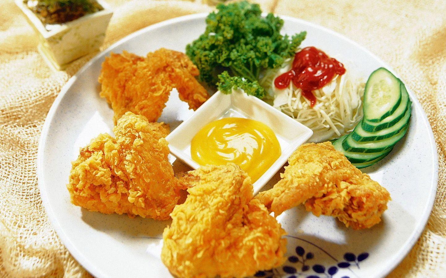 1440x900 Download wallpaper 1440x900 wings, chicken, sauce, plate widescreen 16:10 HD background