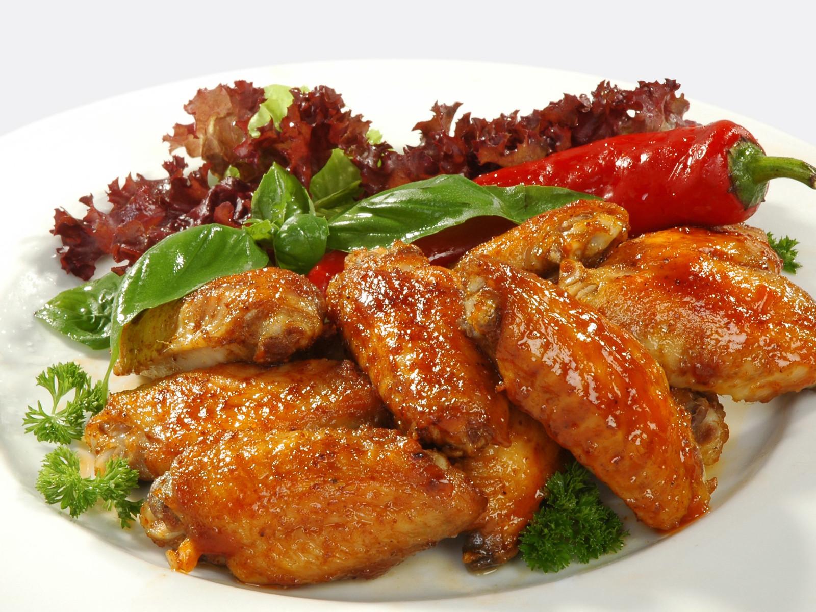 1600x1200 Fried chicken wings on a plate with hot pepper and greens Desktop wallpaper 1600x1200