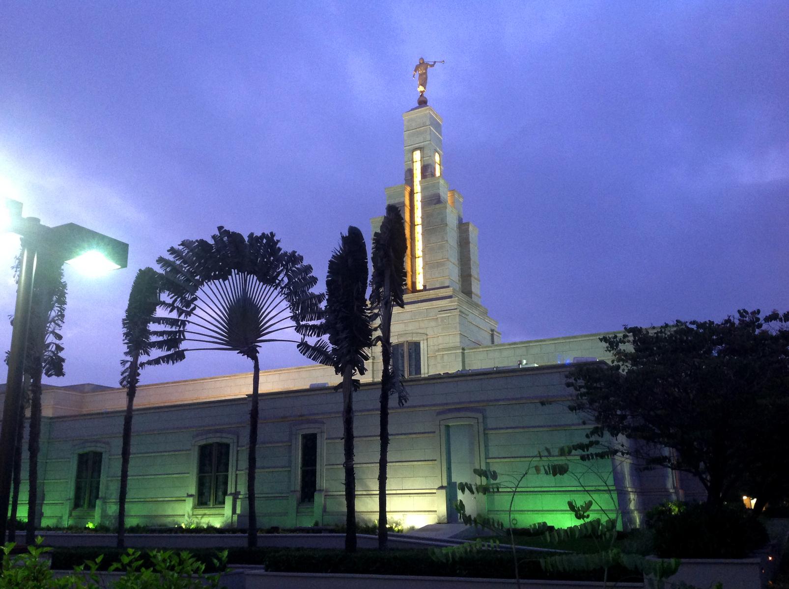 1606x1200 Accra Ghana Temple Photograph Gallery