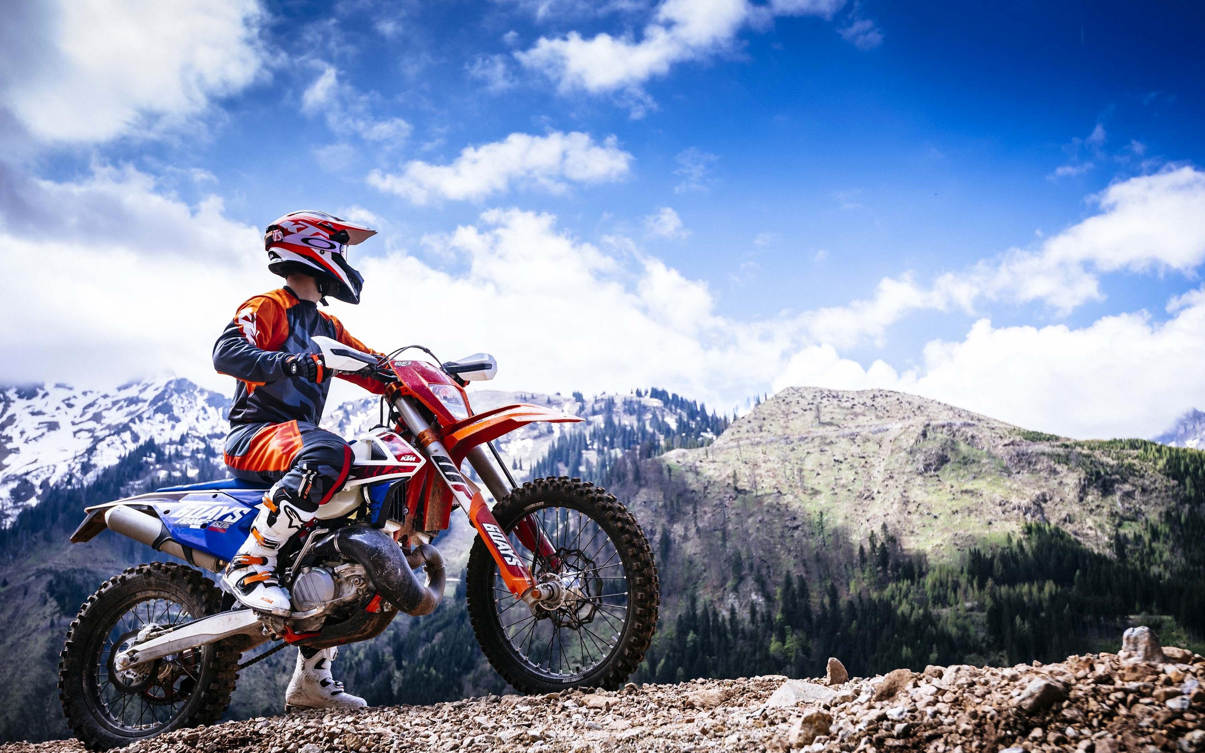 3840x2400 KTM Enduro Wallpaper