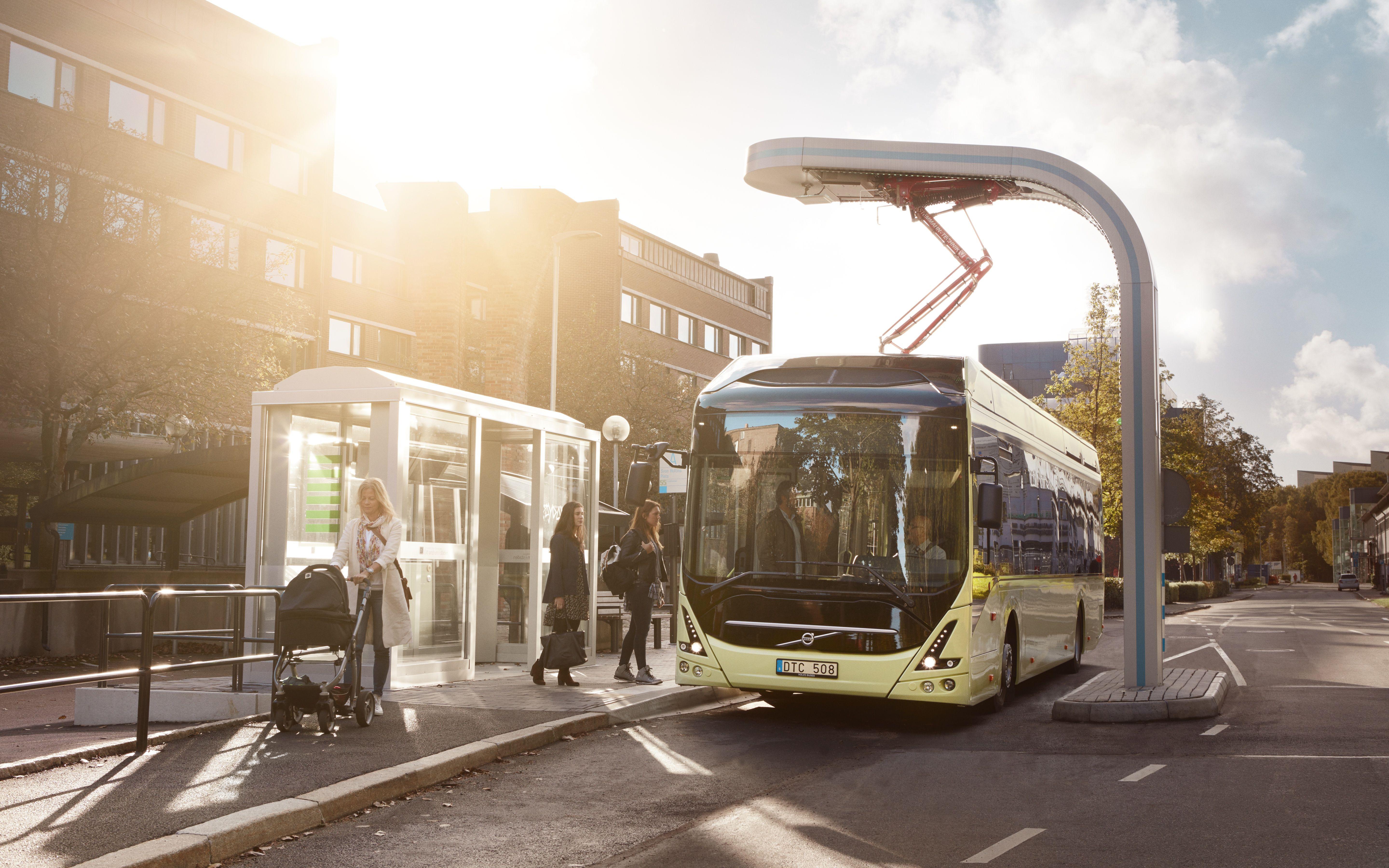 5760x3600 Bus Stop Wallpaper