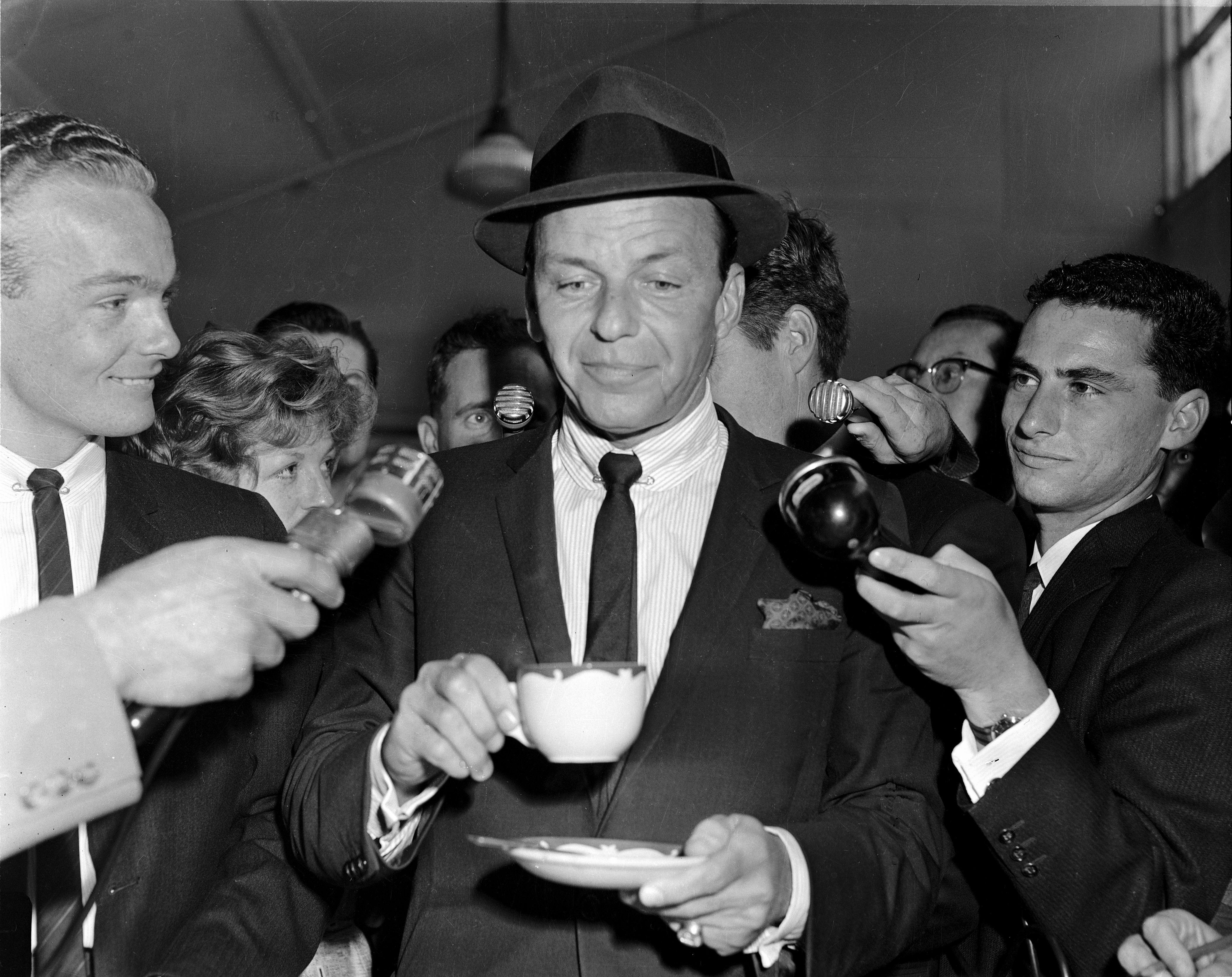 4172x3307 Frank Sinatra Drinking Coffee Photo