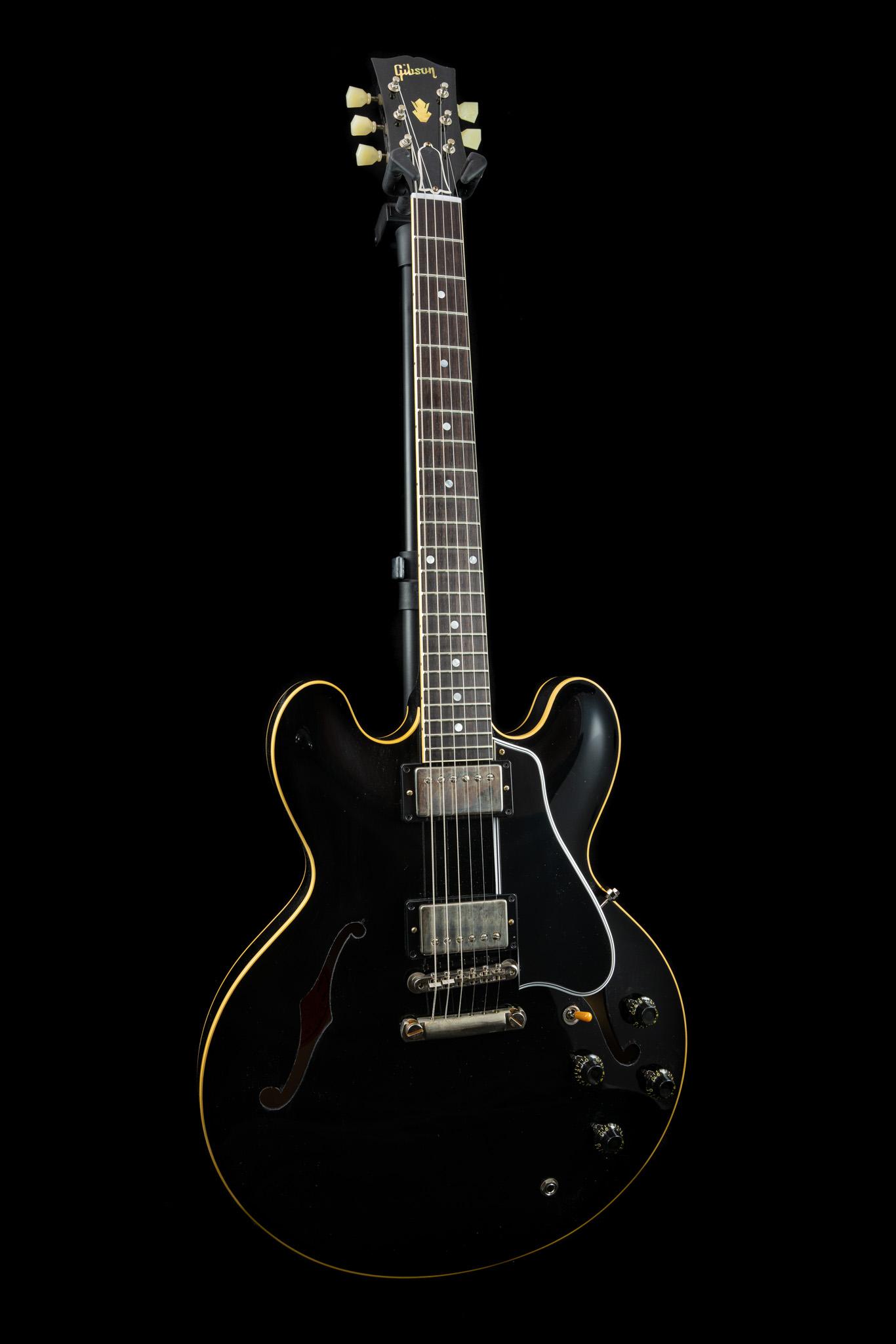1366x2048 Gibson Lab '59 ES 335 In Ebony W/ Ultra Light Aging