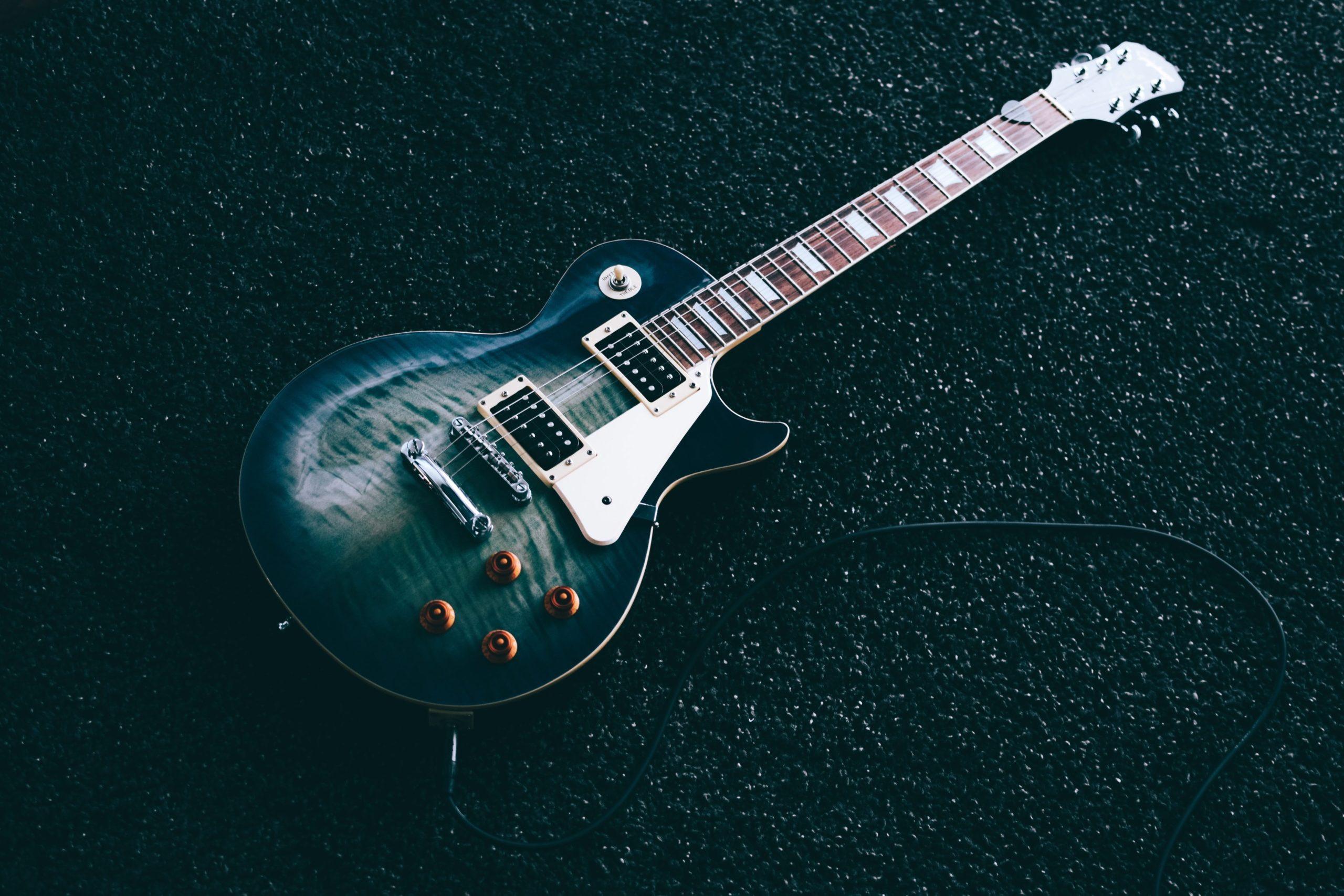 2560x1707 Guitar Wallpaper