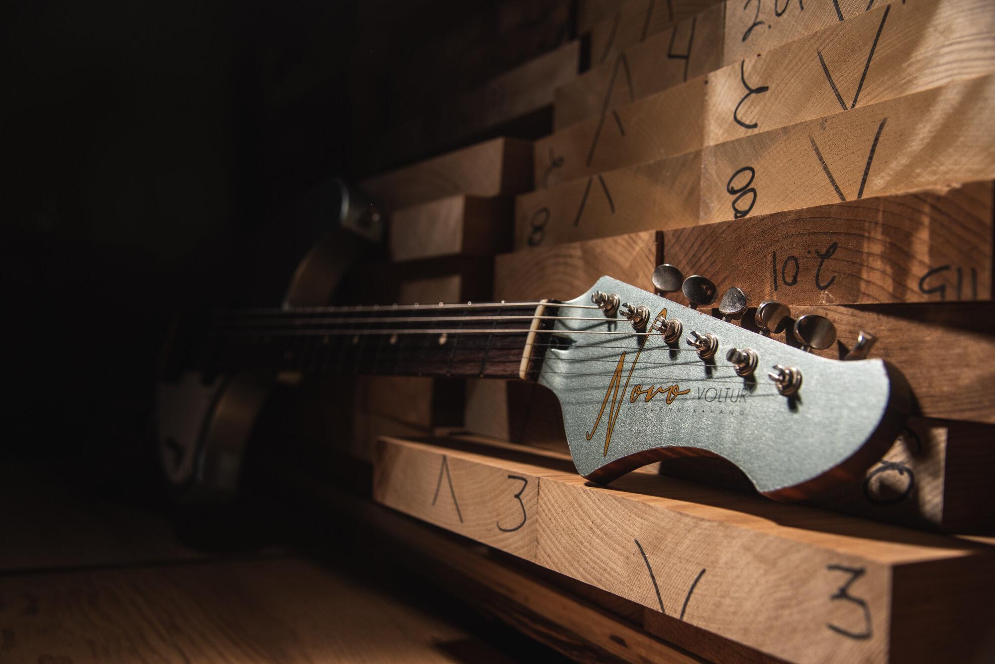 2000x1335 Novo Guitars