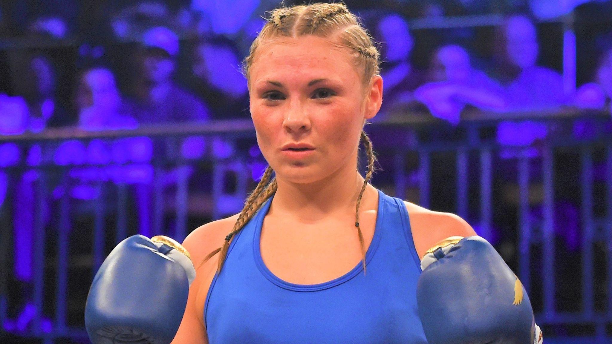 2048x1152 Shannon Courtenay studies Roberto Duran and listens to Frank Sinatra in coronavirus lockdown