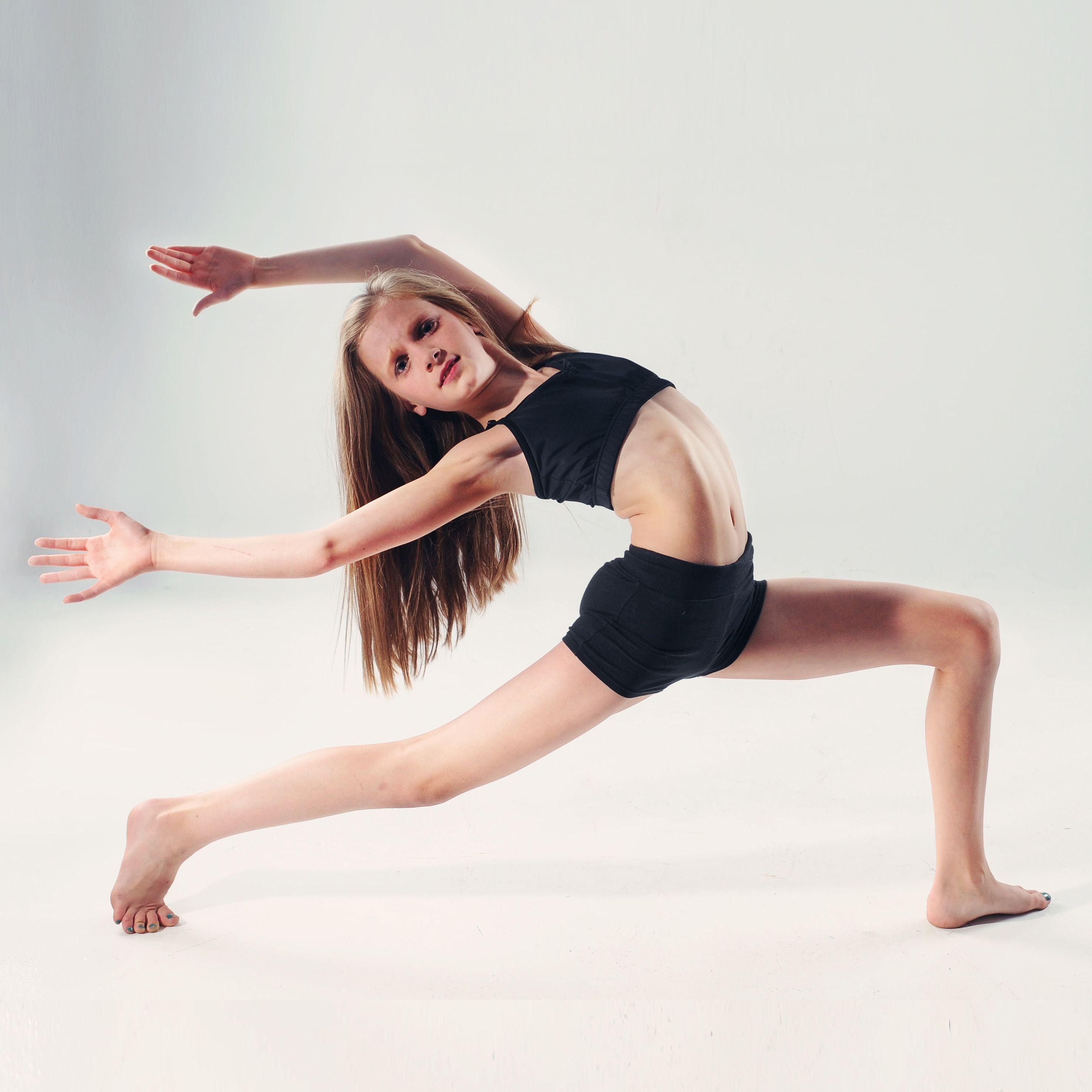 2952x2952 Dance photo shoot. Dance photography poses, Dance poses, Dance photo shoot