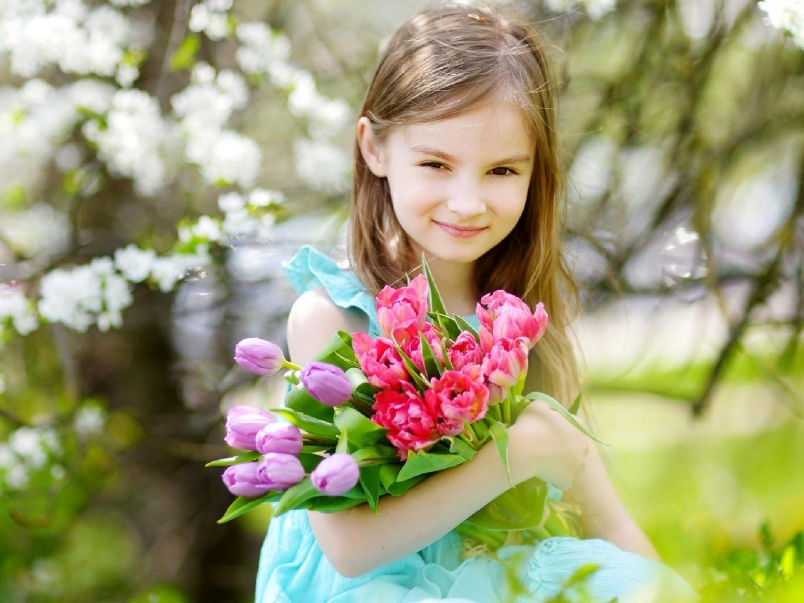 1600x1200 Cute little girls wallpaper