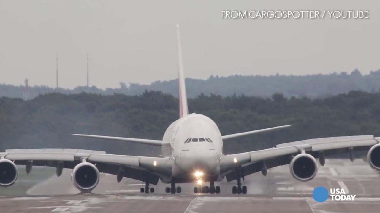 1280x720 Dramatic video captures Airbus A380 landing in strong crosswind