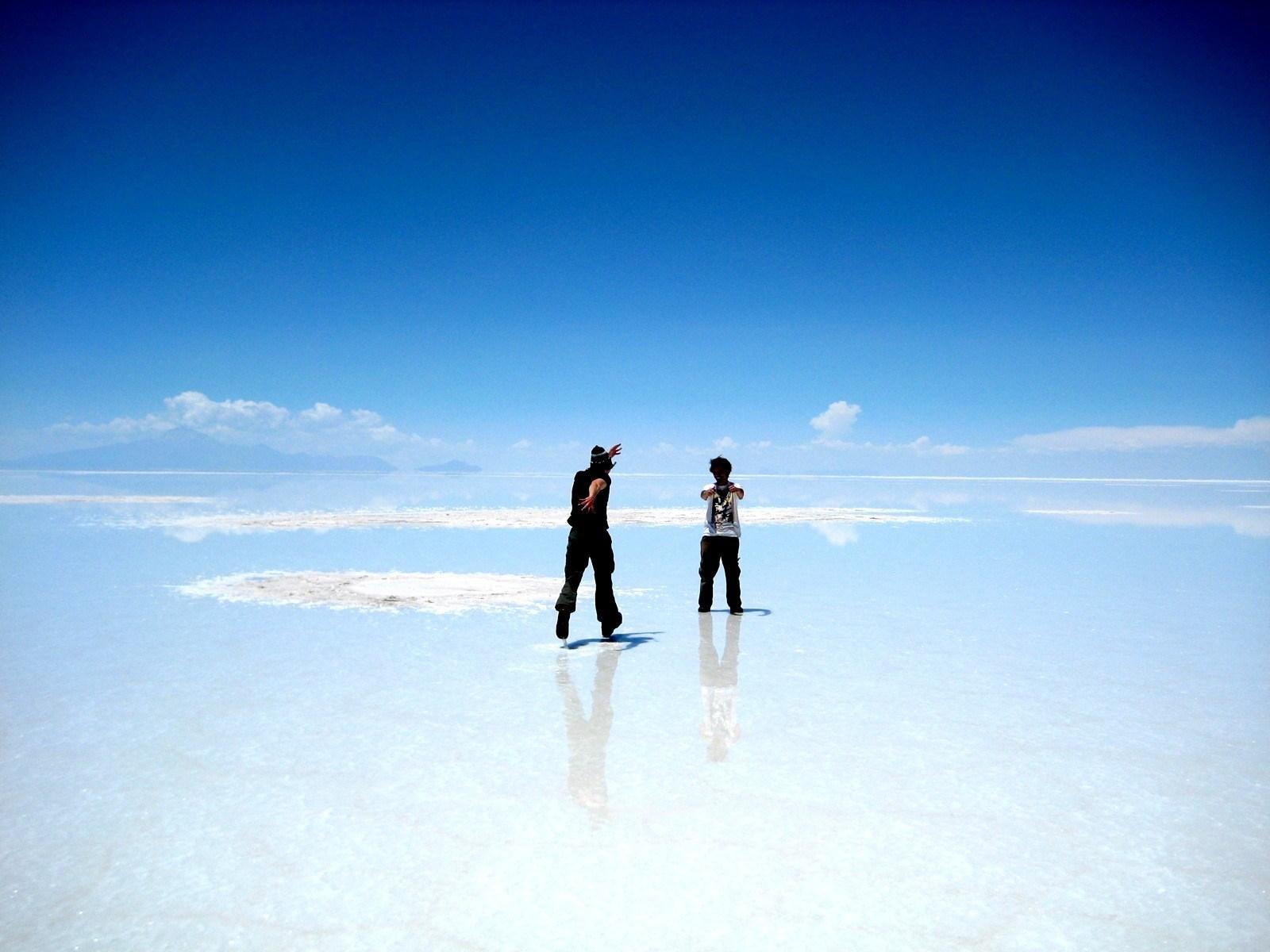 1600x1200 stunning photo from Salar de Uyuni, Bolivia