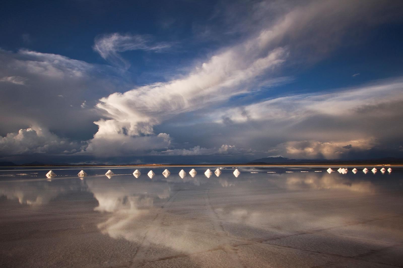 1600x1064 Uyuni Reflection